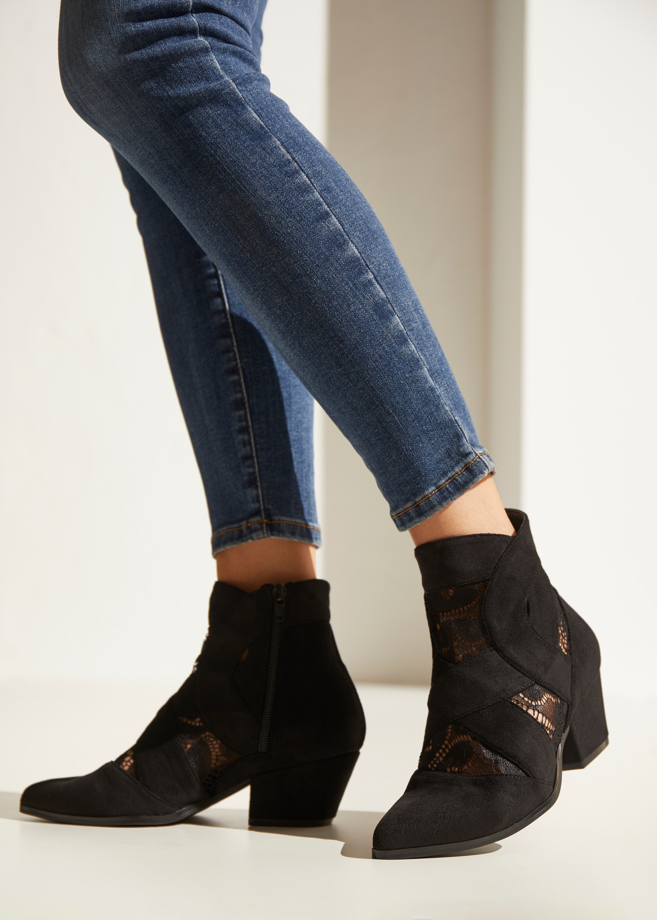LASCANA Stiefelette, mit Spitze & bequemen Blockabsatz, Cowboy Boots, Westernstiefel