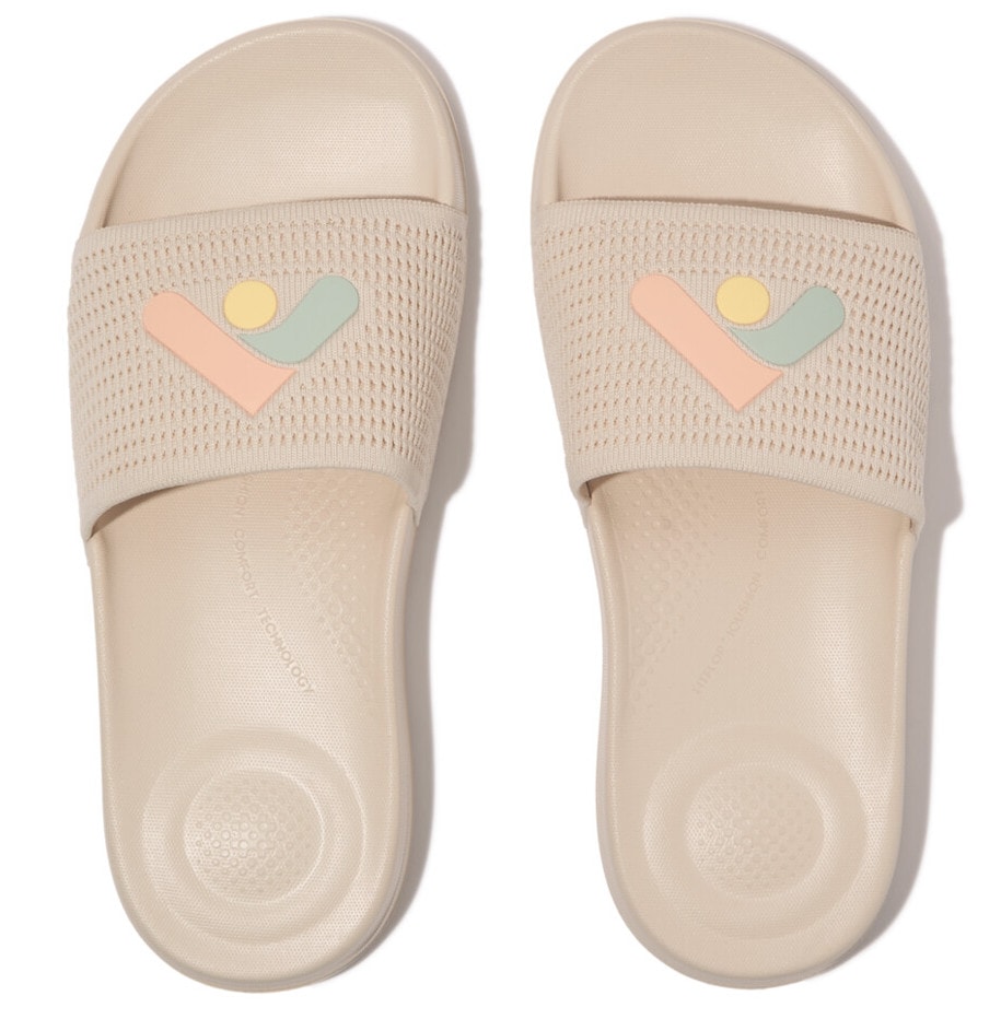 Fitflop Pantolette »IQUSHION ARROW KNIT SLIDES«, Keilabsatz, Sommerschuh, Schlappen mit Logo...