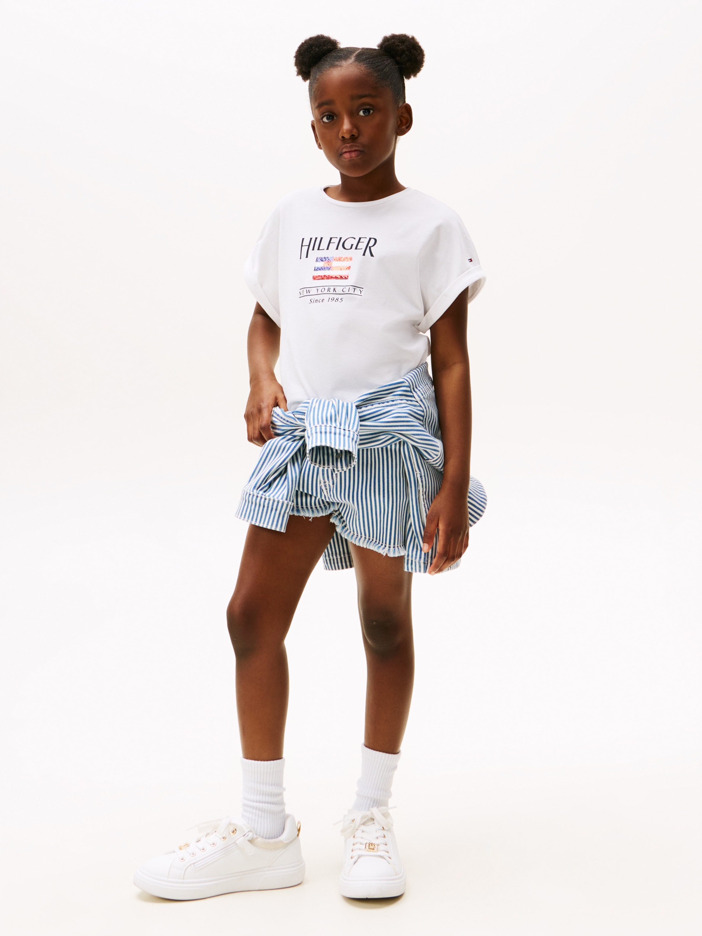 Tommy Hilfiger Kurzarmshirt »HILFIGER SEQUINS FLAG TEE SS«, mit Pailetten, mit Logodruck