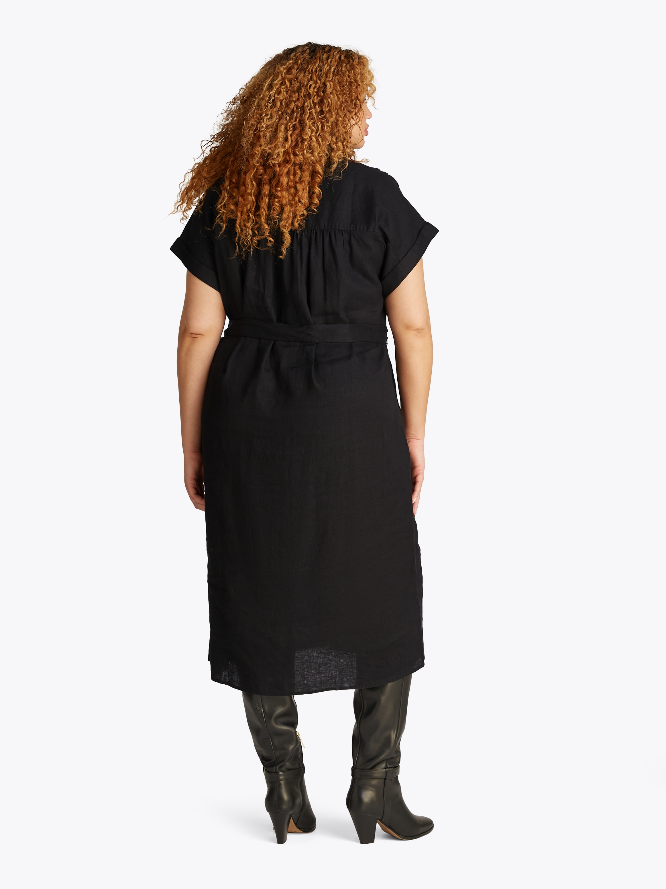 Tommy Hilfiger Curve Midikleid »CRV ESS LI BELTED S/S MIDI DRESS«, in Grossen Grössen, mit Gürtel, Logostickerei