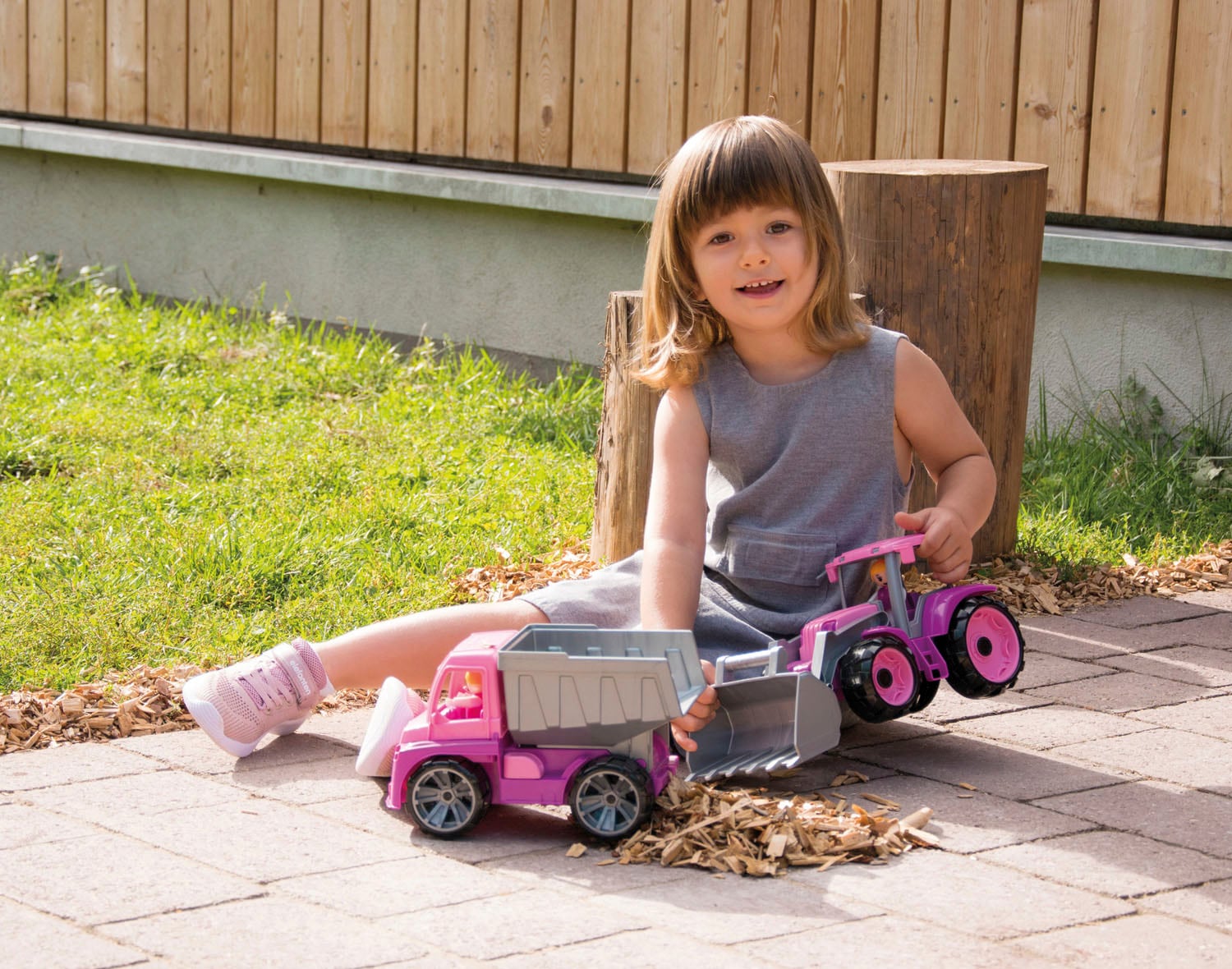 Lena® Spielzeug-Kipper »TRUXX, rosa«, inklusive Spielfigur; Made in Europe