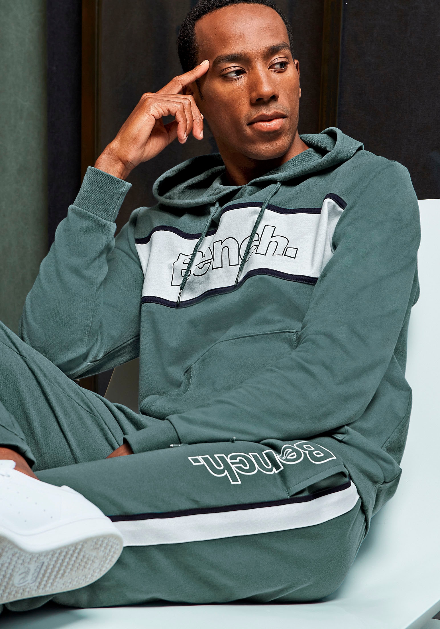 Bench. Loungewear Kapuzensweatshirt, mit Känguru Jelmoli-Versand online Tasche bestellen 