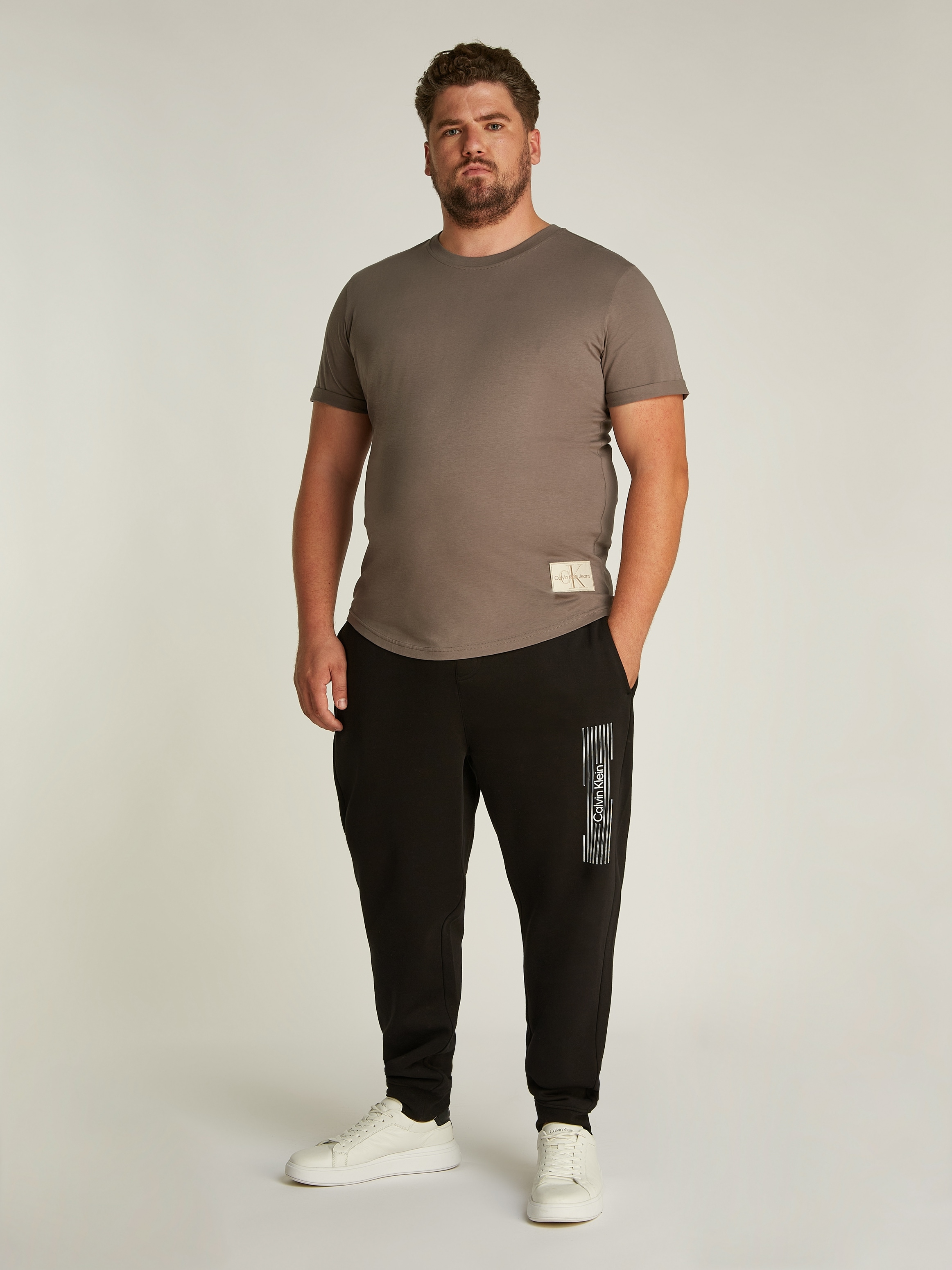 Calvin Klein Jeans Plus T-Shirt »Plus Badge Turn Up Sleeve«, in Grossen Grössen mit Logopatch