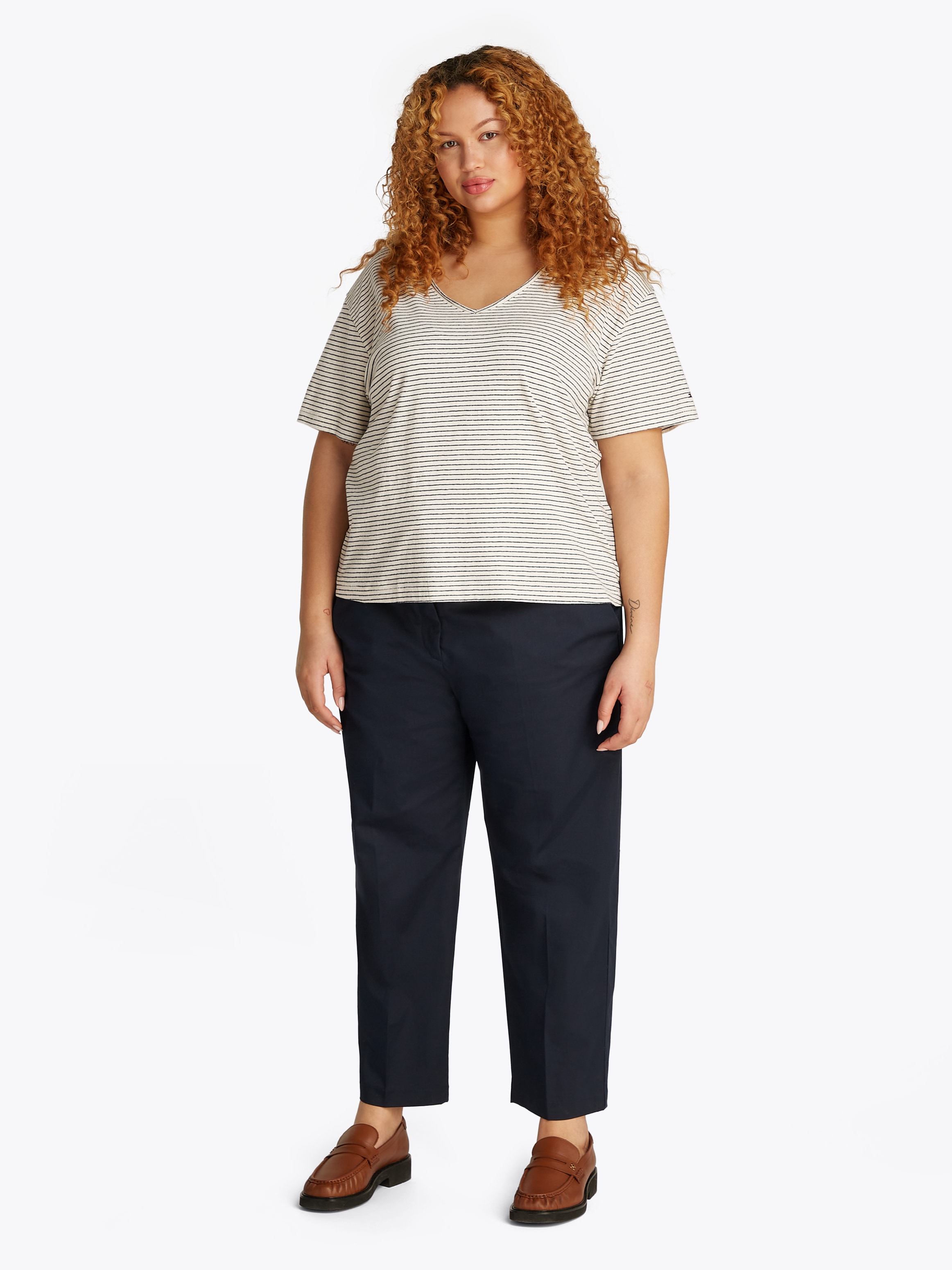 Tommy Hilfiger Curve V-Shirt »CRV MODERN CO LINEN V-NK SS«, in Grossen Grössen