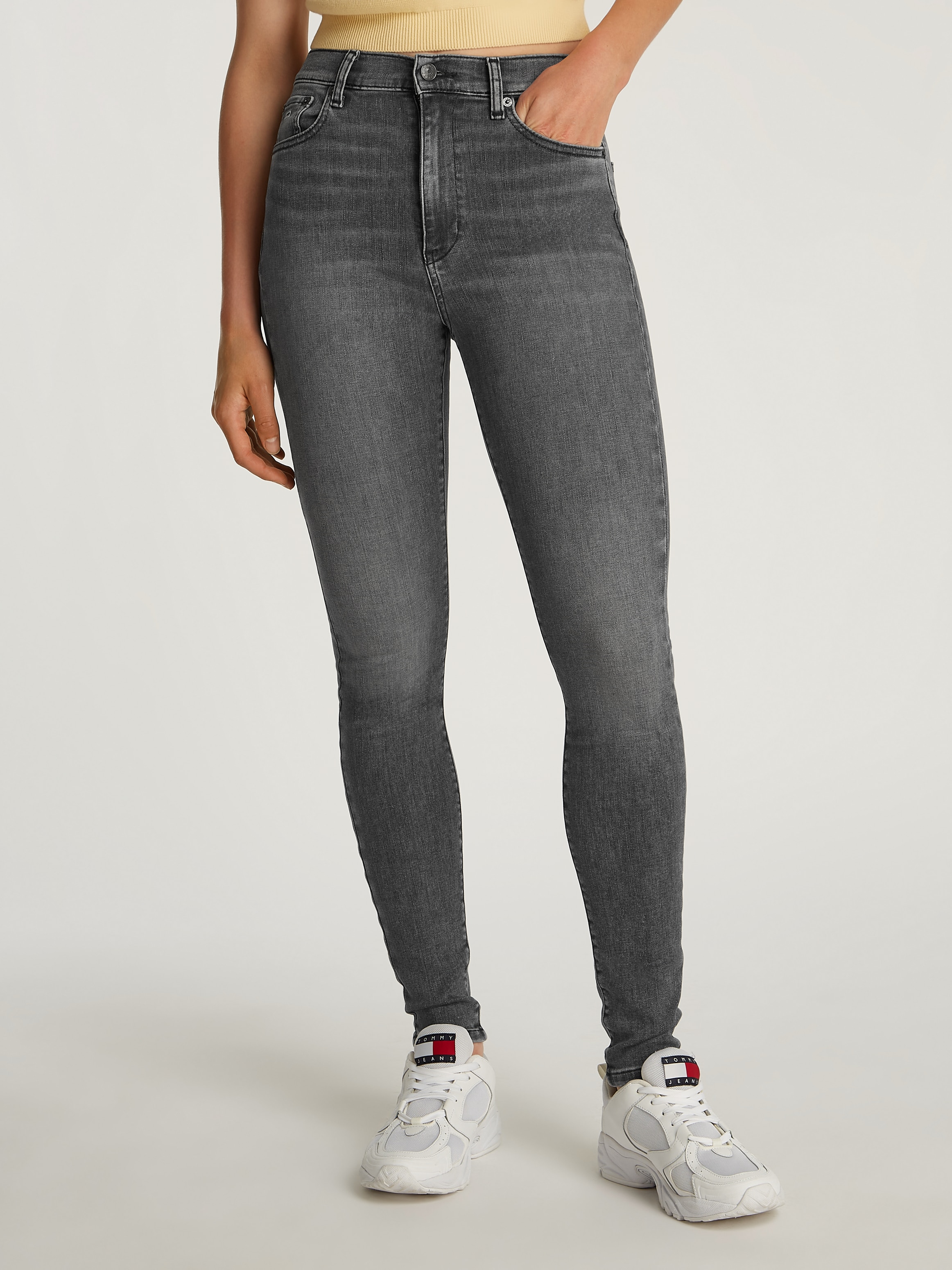 Tommy Jeans Skinny-fit-Jeans »Sylvia High Rise Skinny« mit Logo-Badge