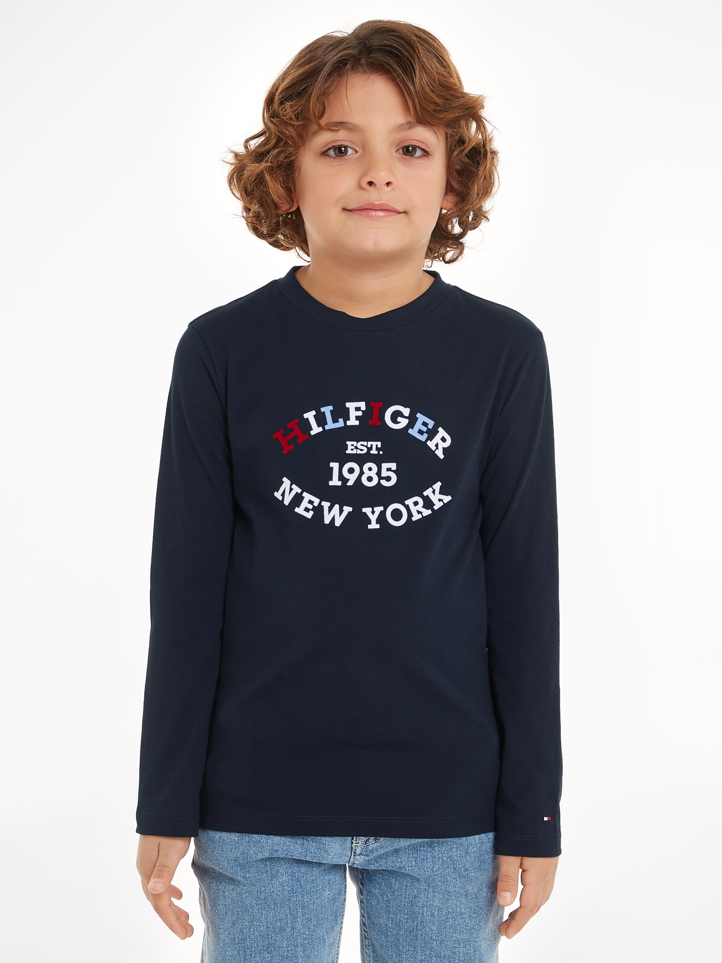 Tommy Hilfiger Langarmshirt »MONOTYPE FLOCK REGULAR TEE LS« Kinder bis 16 Jahre mit Logoschriftzug