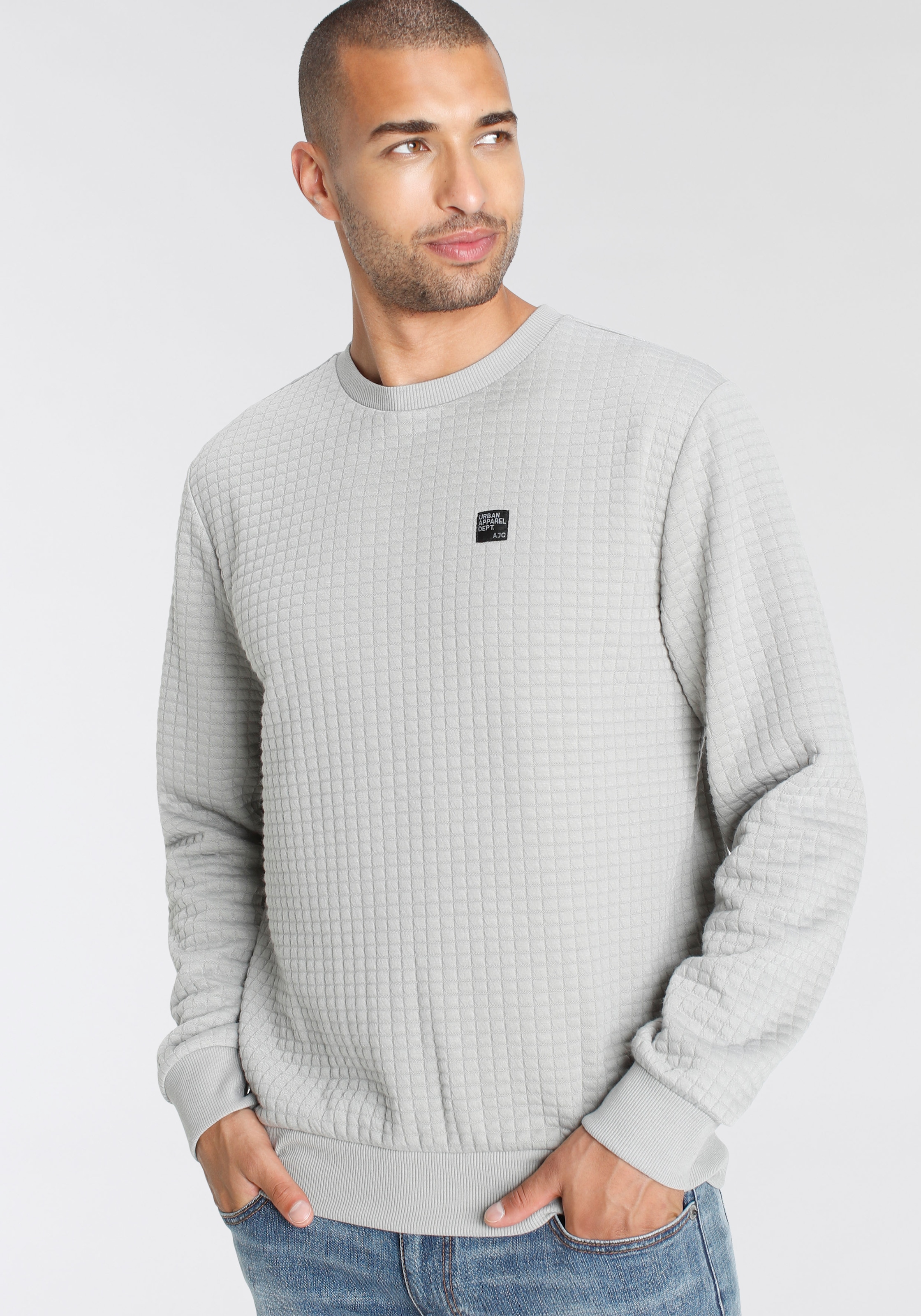 AJC Sweatshirt, mit spezieller Materialstruktur und Logobadge
