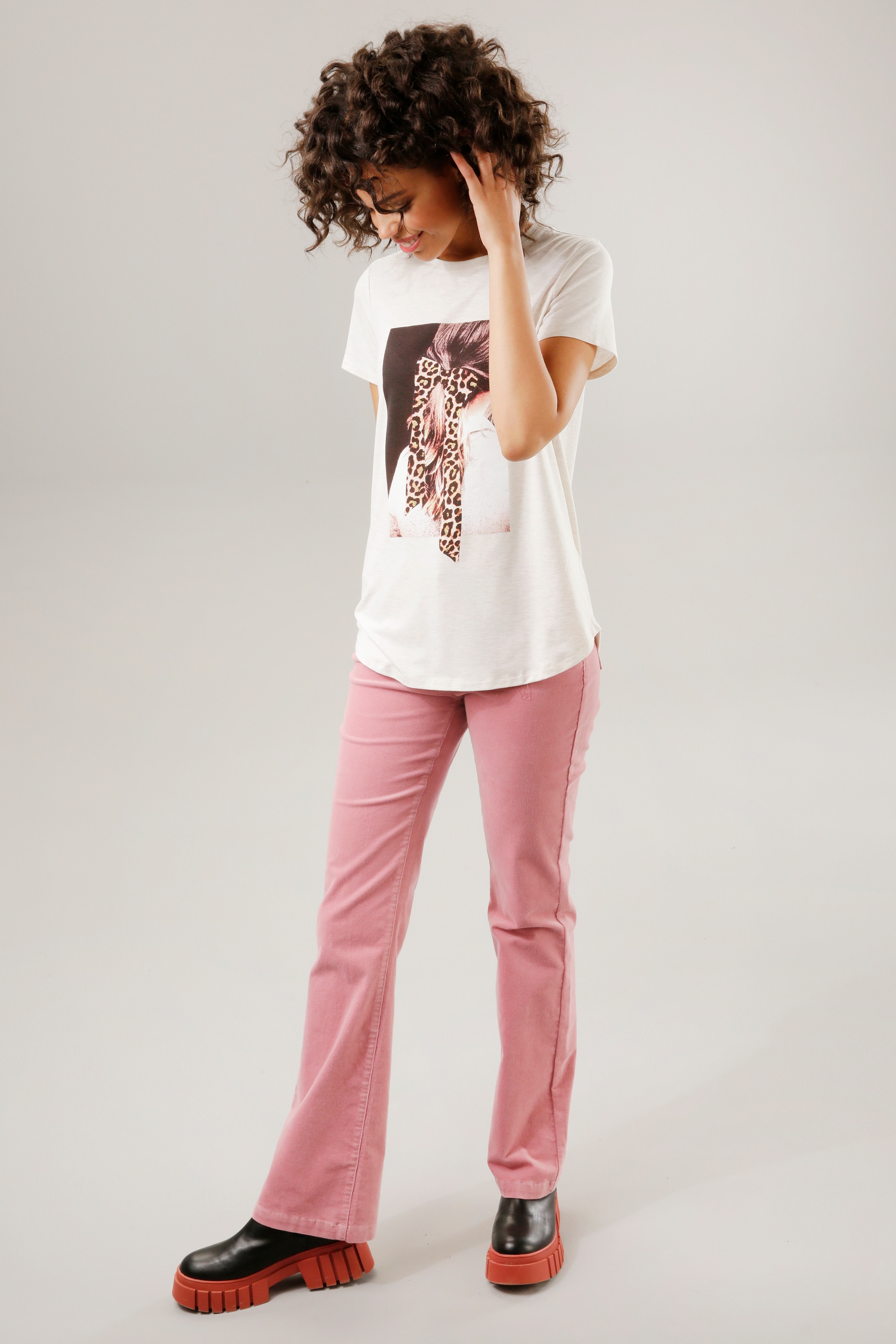 Aniston CASUAL Cordhose, in trendiger Bootcut-Form online bestellen |  Jelmoli-Versand