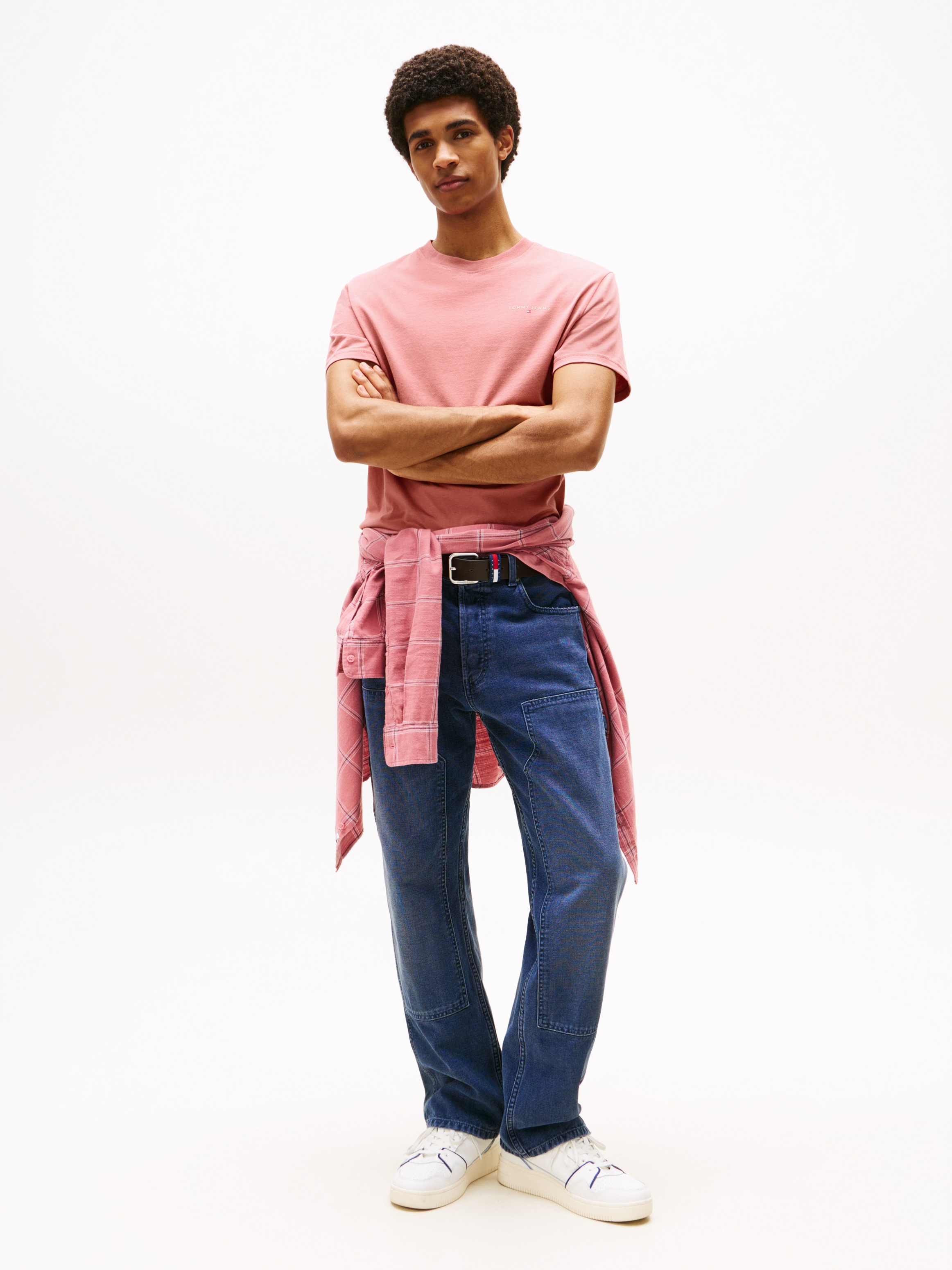 Tommy Jeans T-Shirt »TJM SLIM LINEAR CHEST TEE EXT«, Mit Rundhalsausschnitt