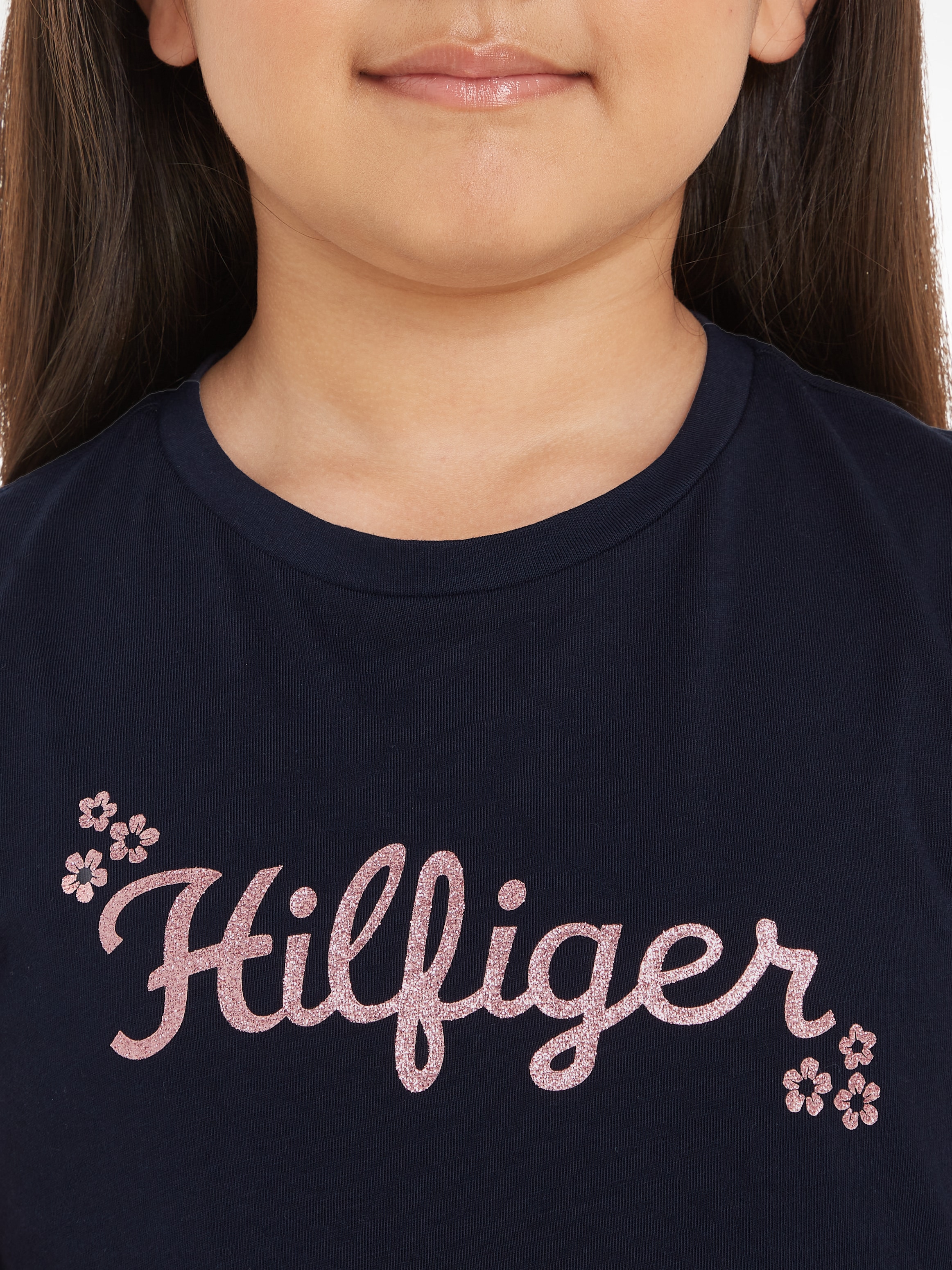 Tommy Hilfiger Kurzarmshirt »FLOWER GLITTER REG TEE SS«, Kinder bis 16 Jahre mit Logoprägung