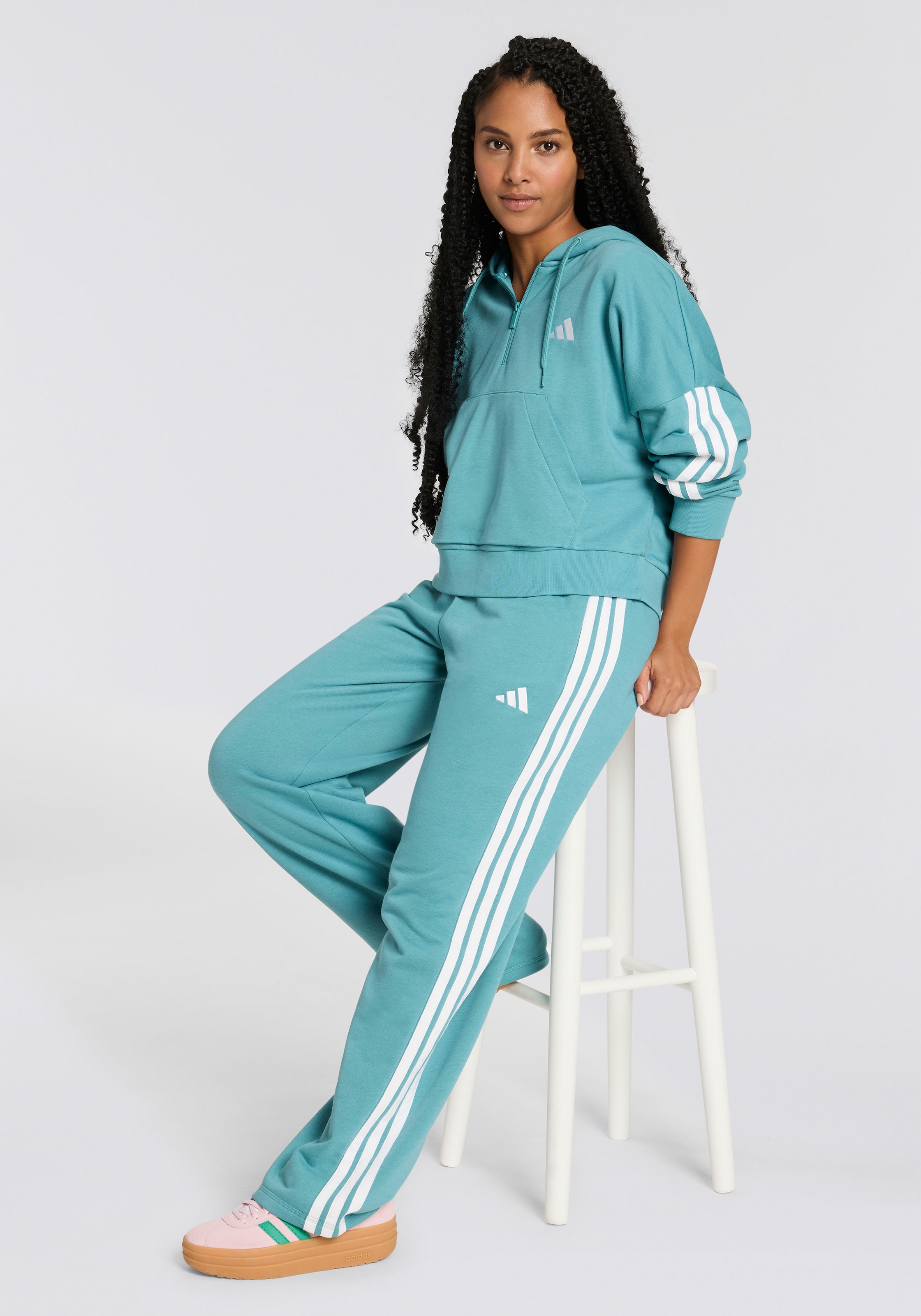 adidas Sportswear Sporthose »W 3S FT OH PT«, (1 tlg.), Reguläre Passform, aus weichem French Terry
