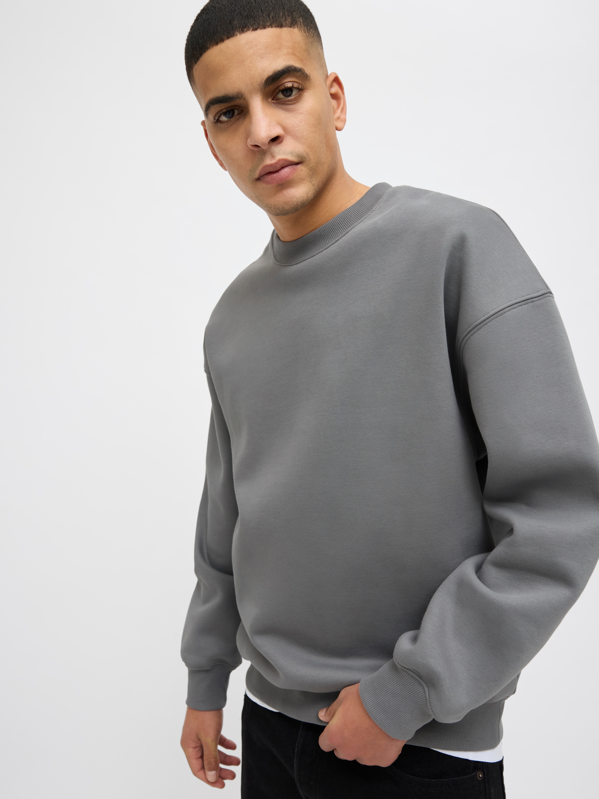 Jack & Jones Sweatshirt »JJEURBAN EDGE SWEAT CREW NECK NOOS«, mit Rippbündchen