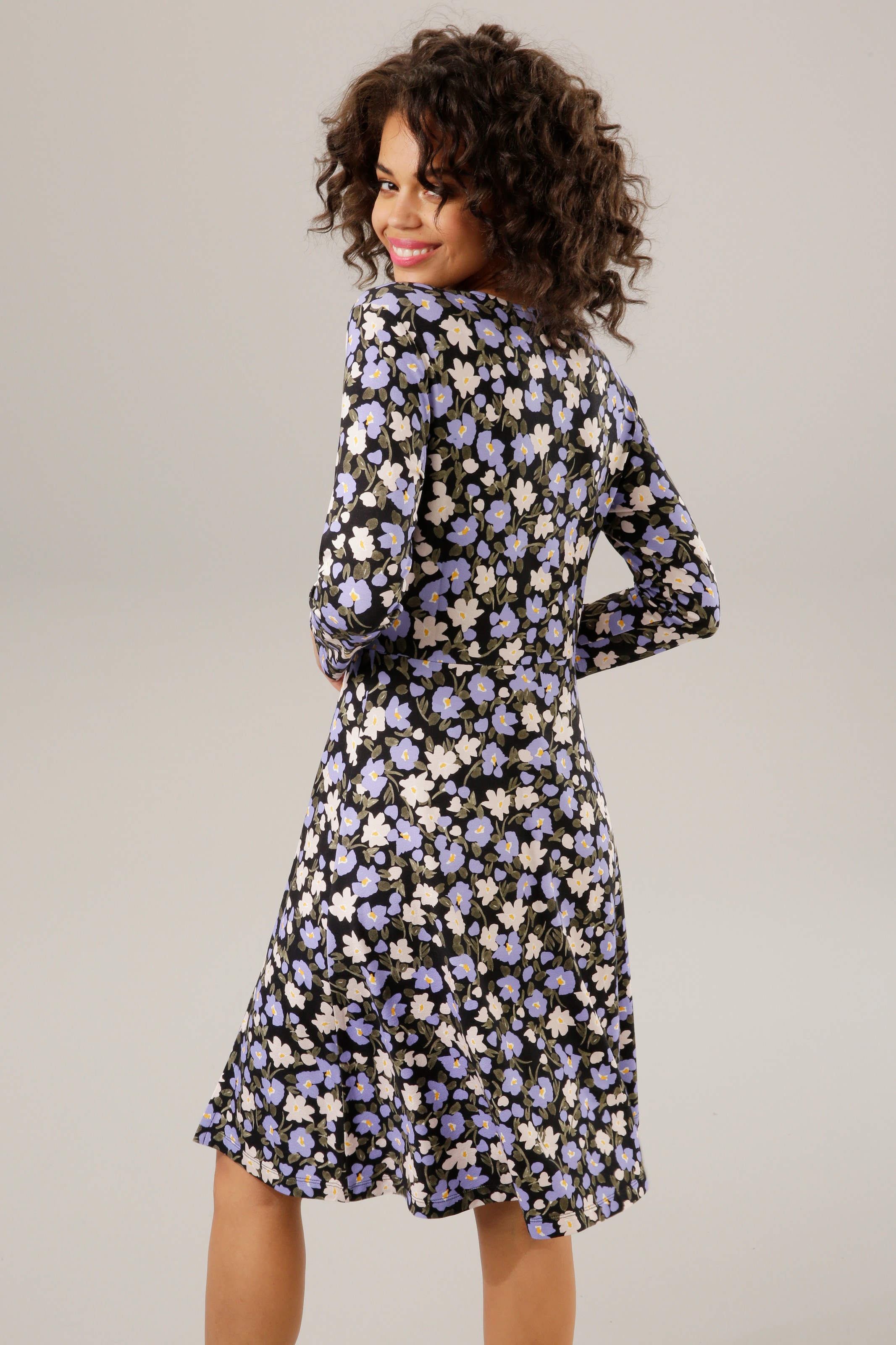 Aniston CASUAL Jerseykleid, in Wickeloptik online shoppen | Jelmoli-Versand