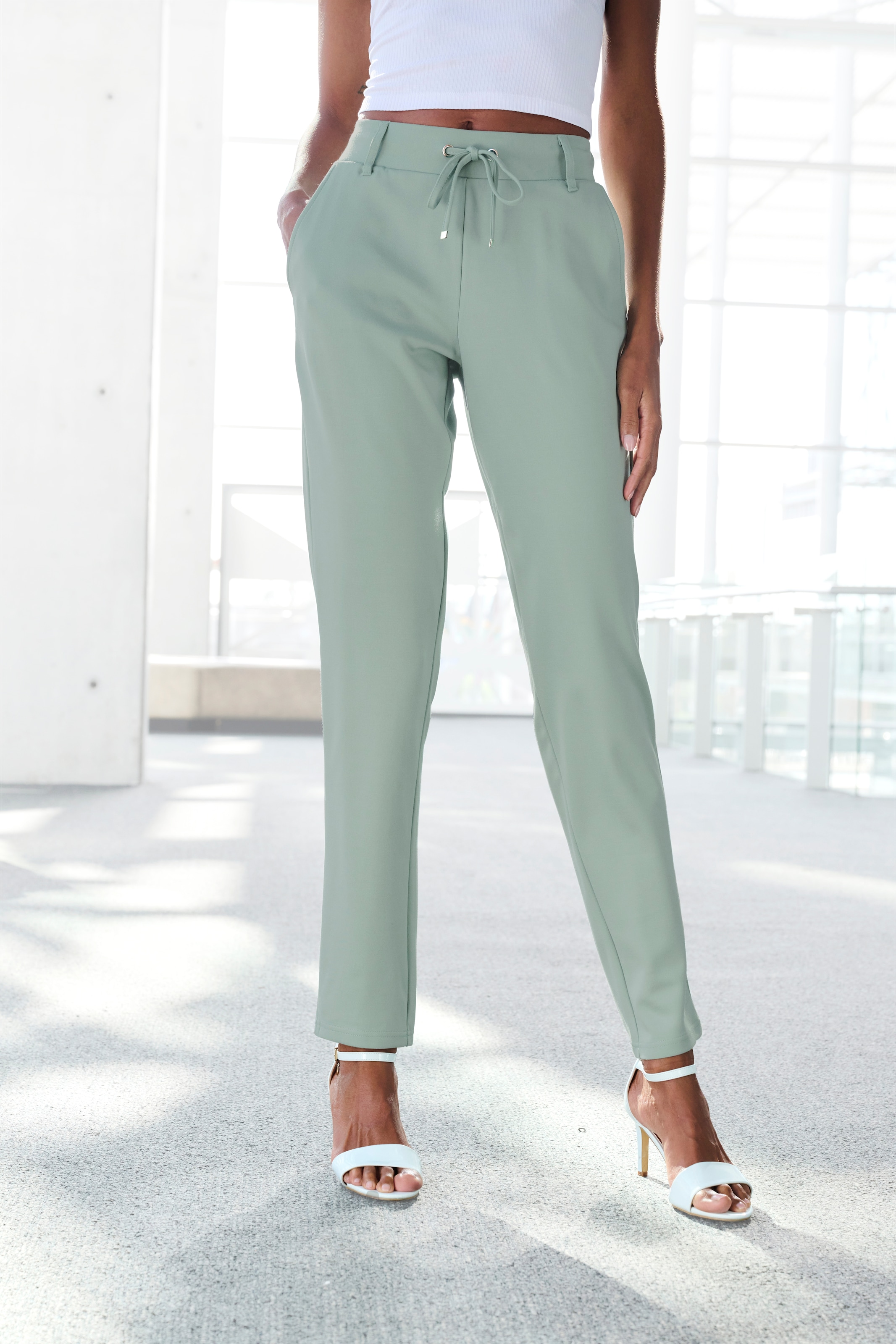 LASCANA Jogger Pants mit elastischem Bund und Gürtelschlaufen, Loungewear