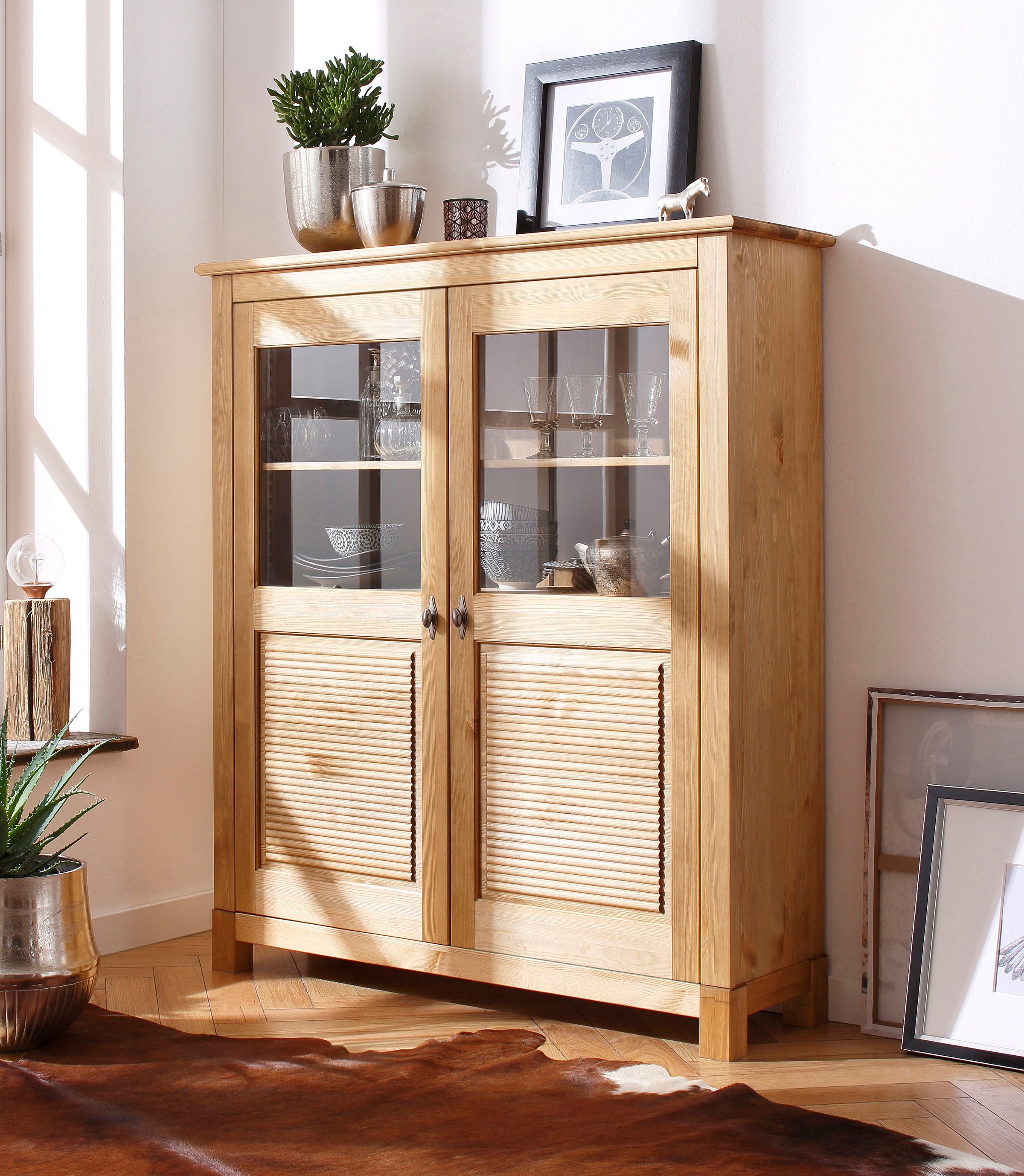 OTTO home Highboard "Rauna" Vitrine, Breite 111,6 cm, aus massiver Kiefer