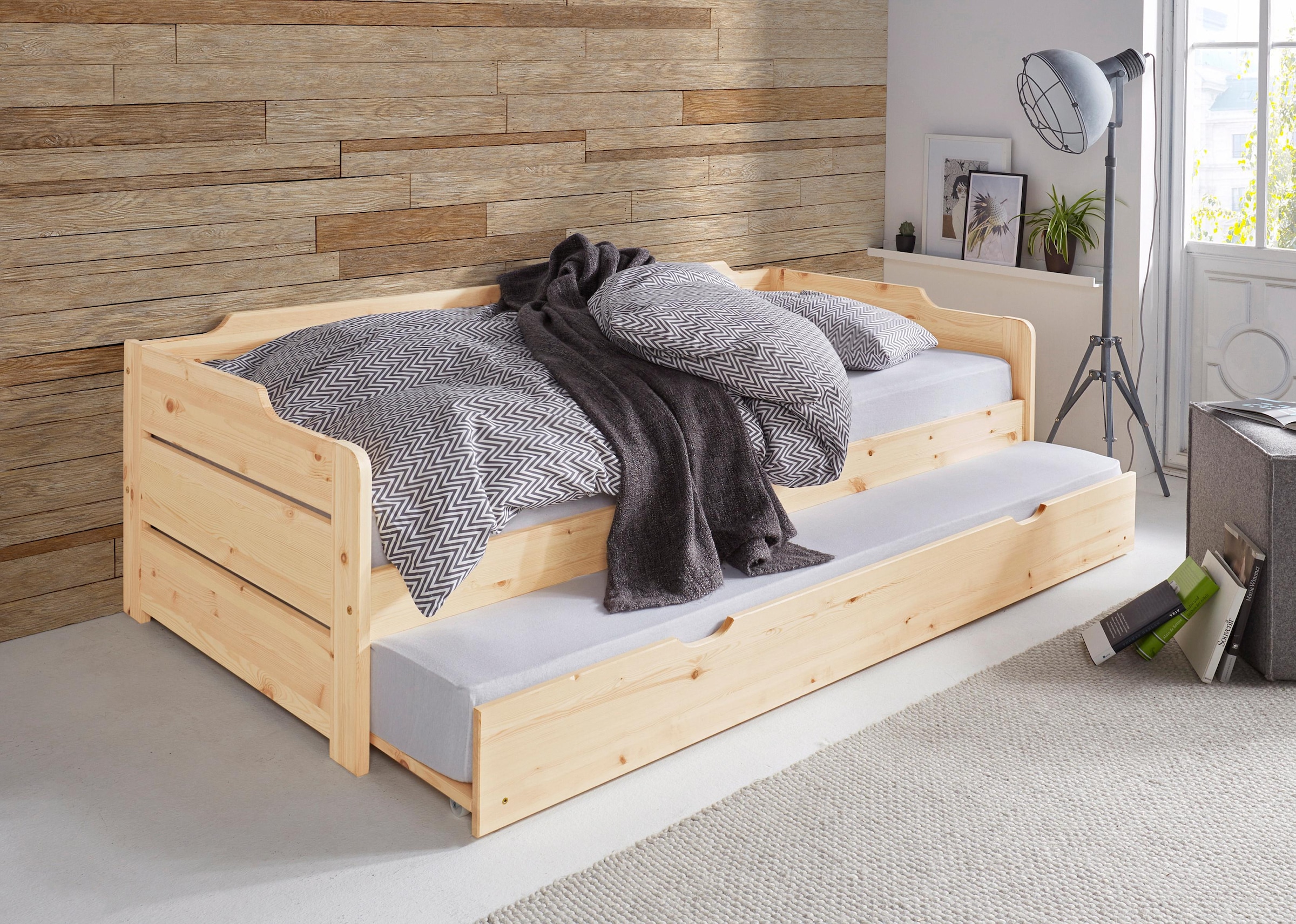 Home affaire Daybett »"REETE " BESTSELLER! Funktionsbett, Kinderbett, inklusive Schubkasten«, (2 Schlafplätze), FSC® zertifiziertes Massivholz (Kiefer), klassischer Landhausstil