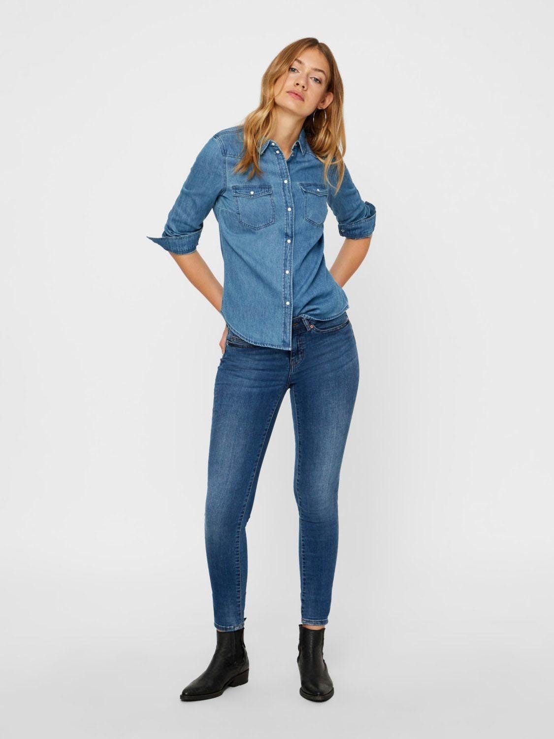 Skinny-fit-Jeans Jelmoli-Versand & »NORA MR Stickereien online kaufen bei mit Jeans Tommy SKNY«, Logo-Badge Tommy Schweiz Jeans