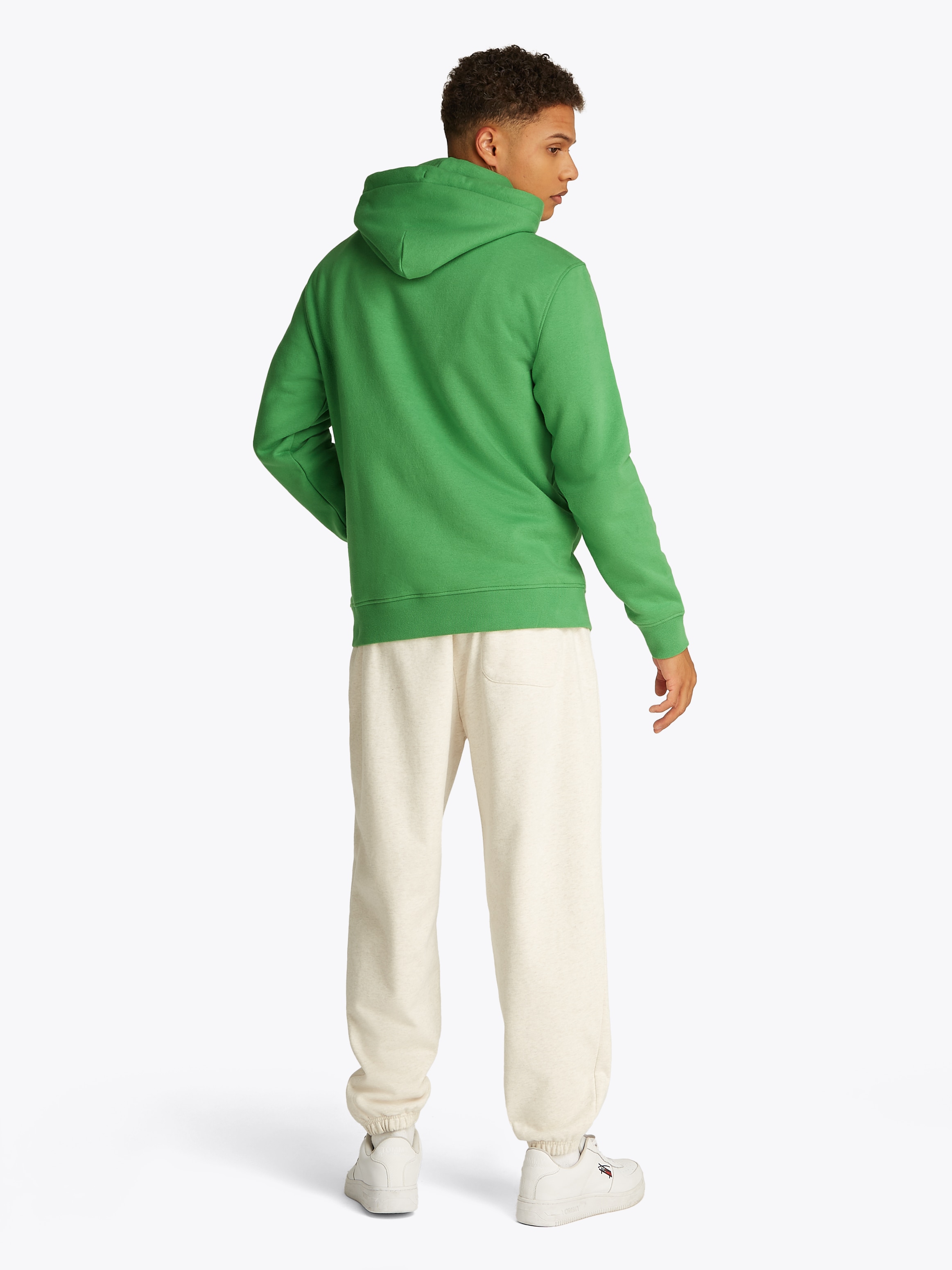 Tommy Jeans Sweatshirt »TJM REG ESSENTIAL FLAG HOOD EXT«, mit bedruckten Markenlogo auf Brusthöhe