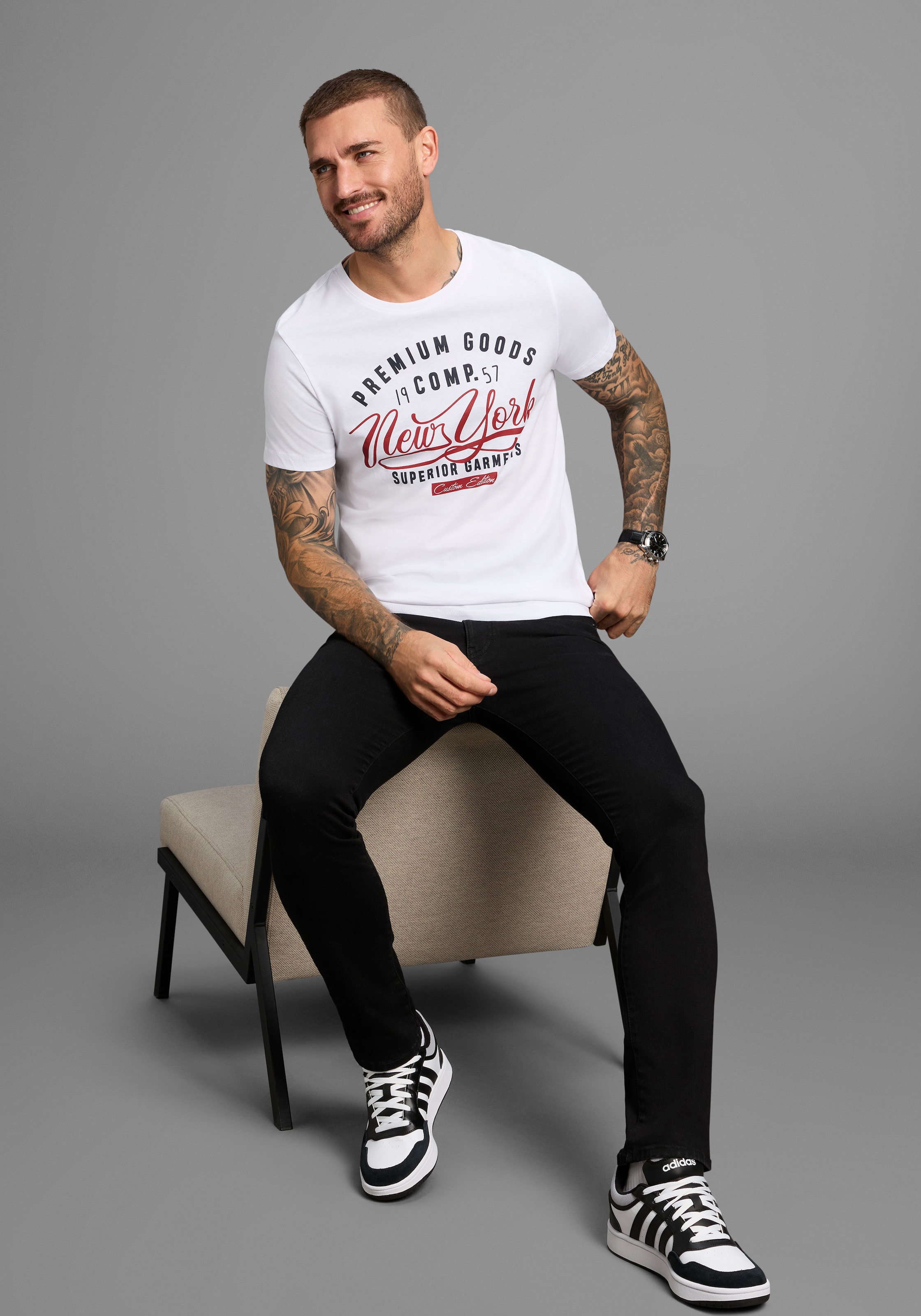 AJC T-Shirt, kurzärmelig, schmal geschnitten, mit stylischem Druck