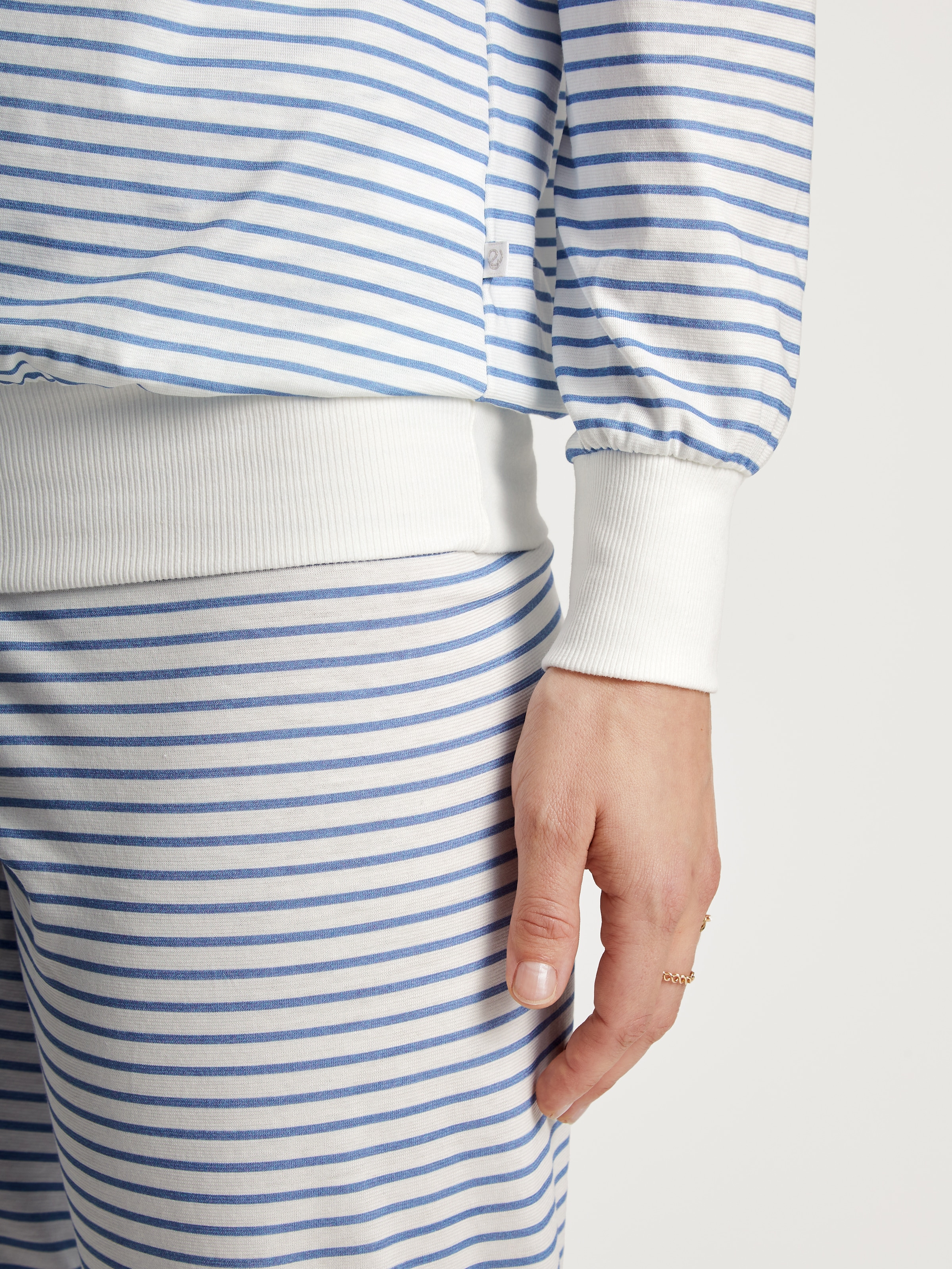 CALIDA Schlafanzug »Cotton Stripes«, (2 tlg.), mit weichen Rippbündchen an den Abschlüssen