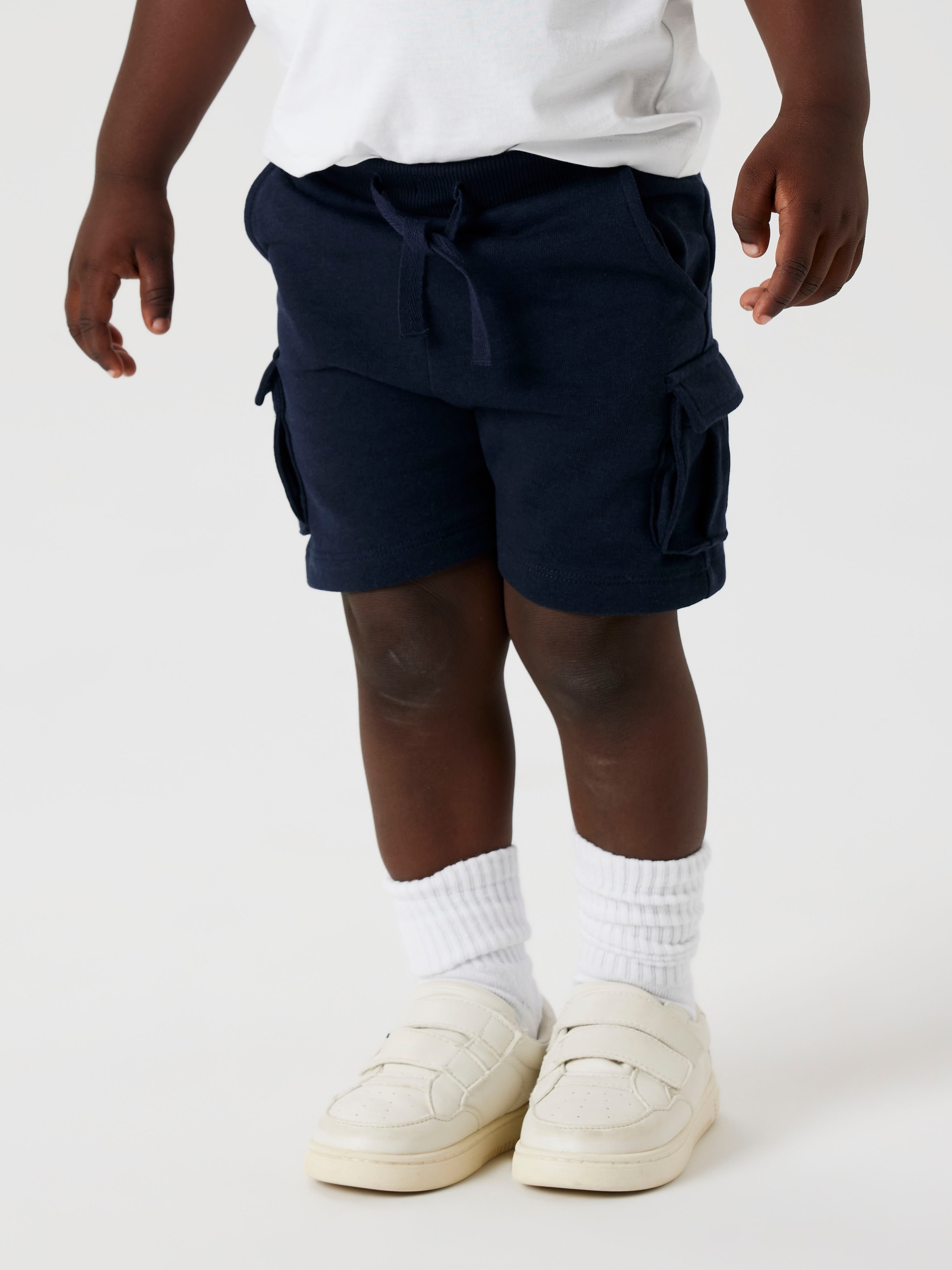 Name It Sweatshorts »NMMOLI SWEAT SHORTS UNB NOOS« Baumwollmischung, verstellbarer und elastischer Bund, Cargotaschen