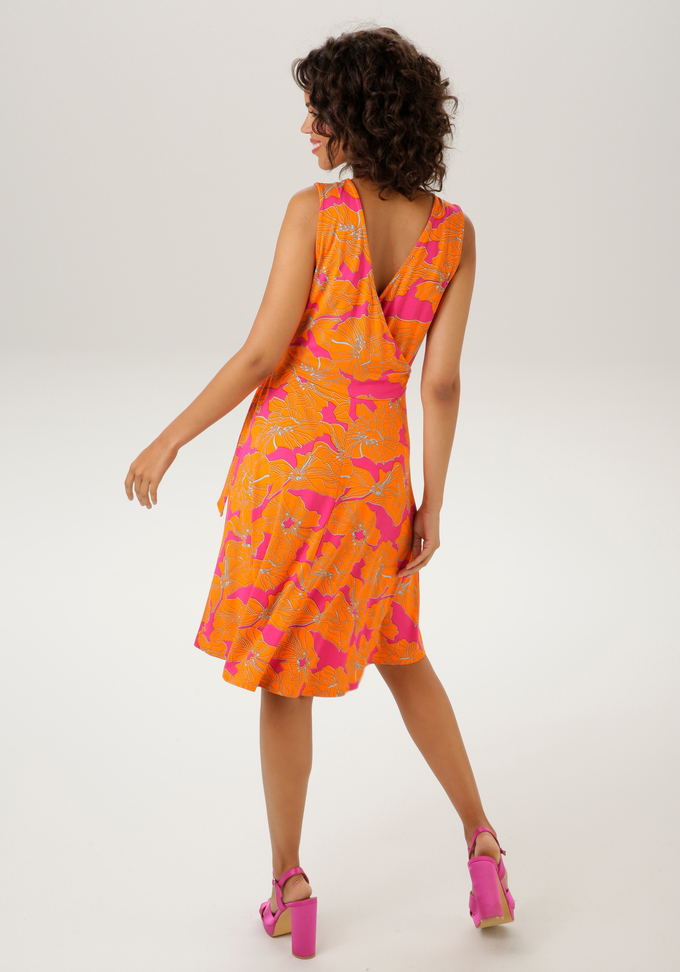 Aniston CASUAL Sommerkleid, mit farbintensivem, grossflächigem Blumendruck - NEUE KOLLEKTION