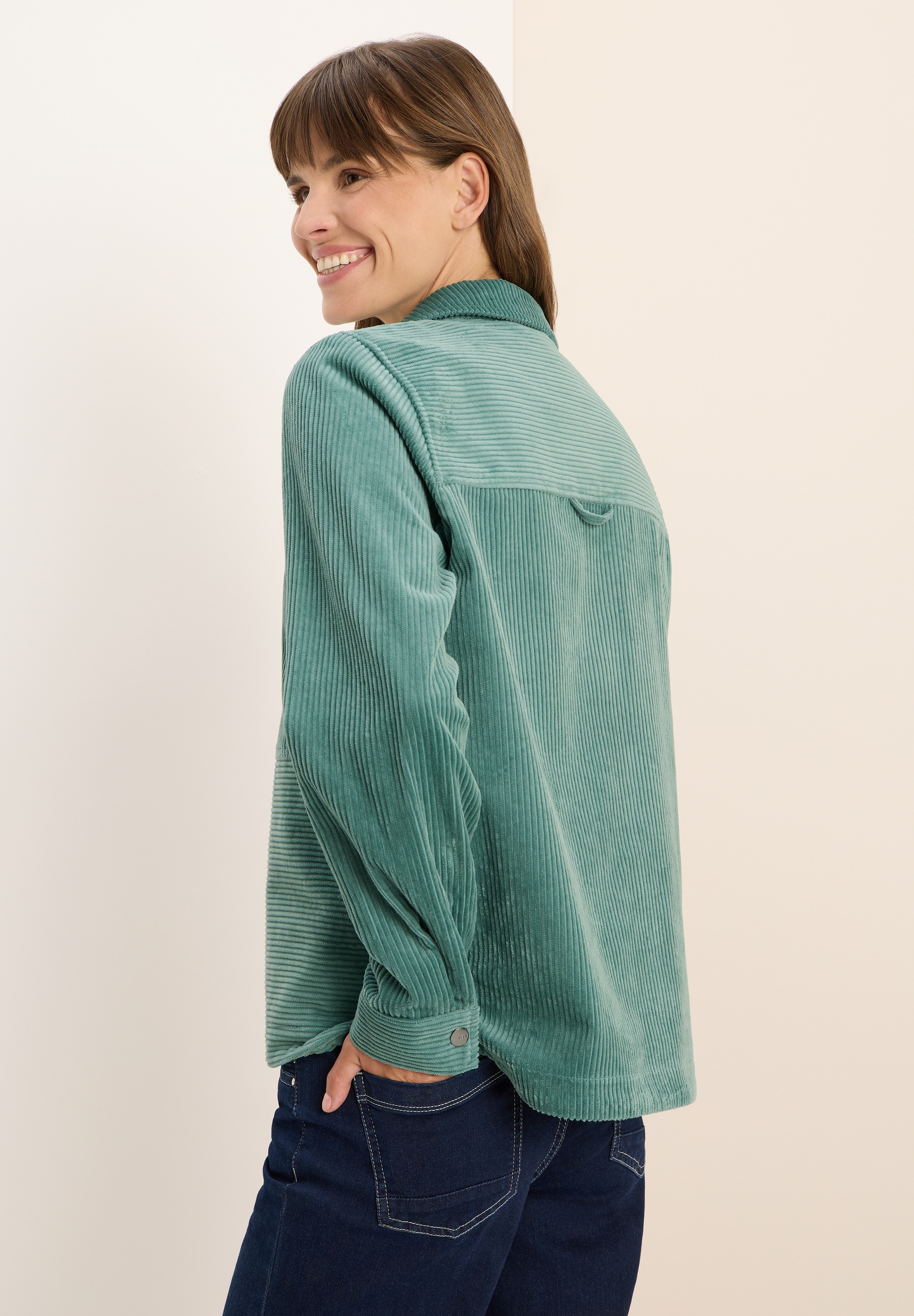 Cecil Cordjacke, mit Knöpfen