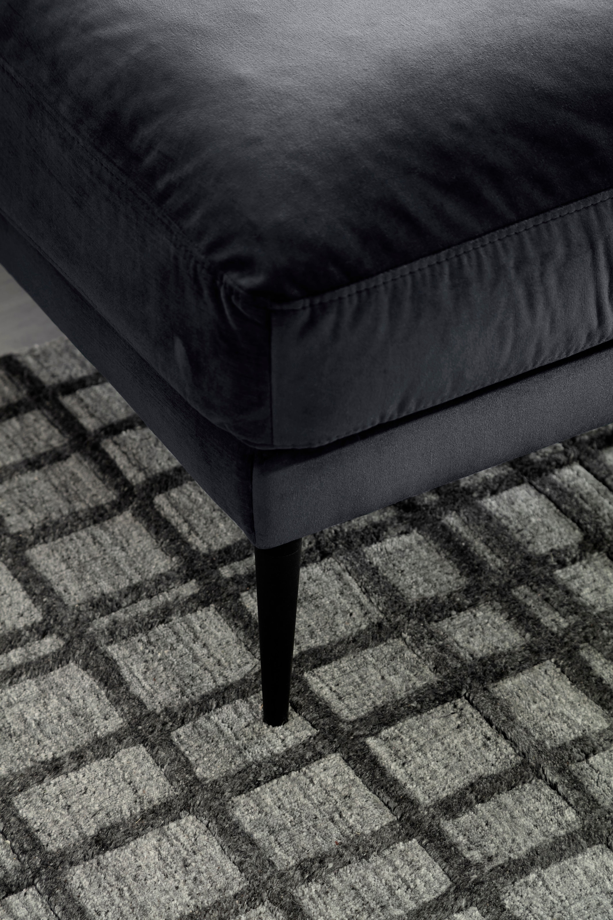 Trends by HG Polsterecke »Svea L-Form«, Recamiere rechts oder links, mit Metallfuss, frei im Raum stellbar