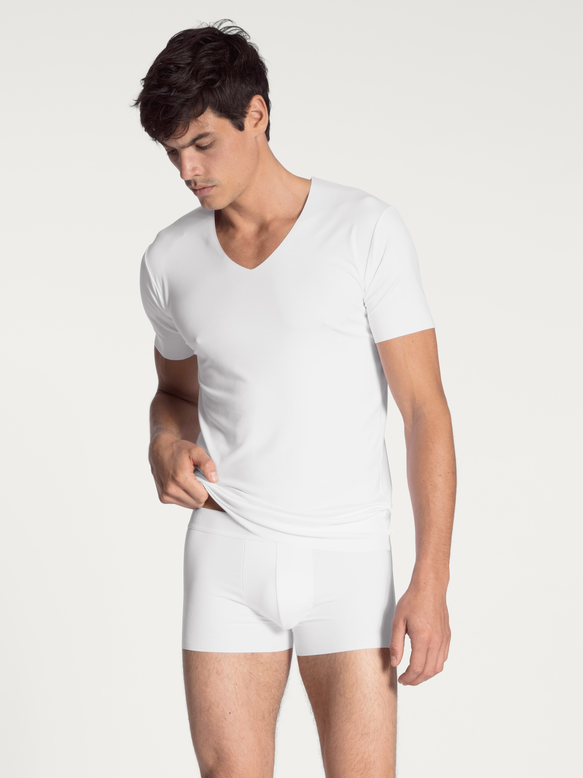 CALIDA V-Shirt »Clean Line« V-Neck, elastisch, Interlock-Qualität, Kurzarm, schnelltrocknend