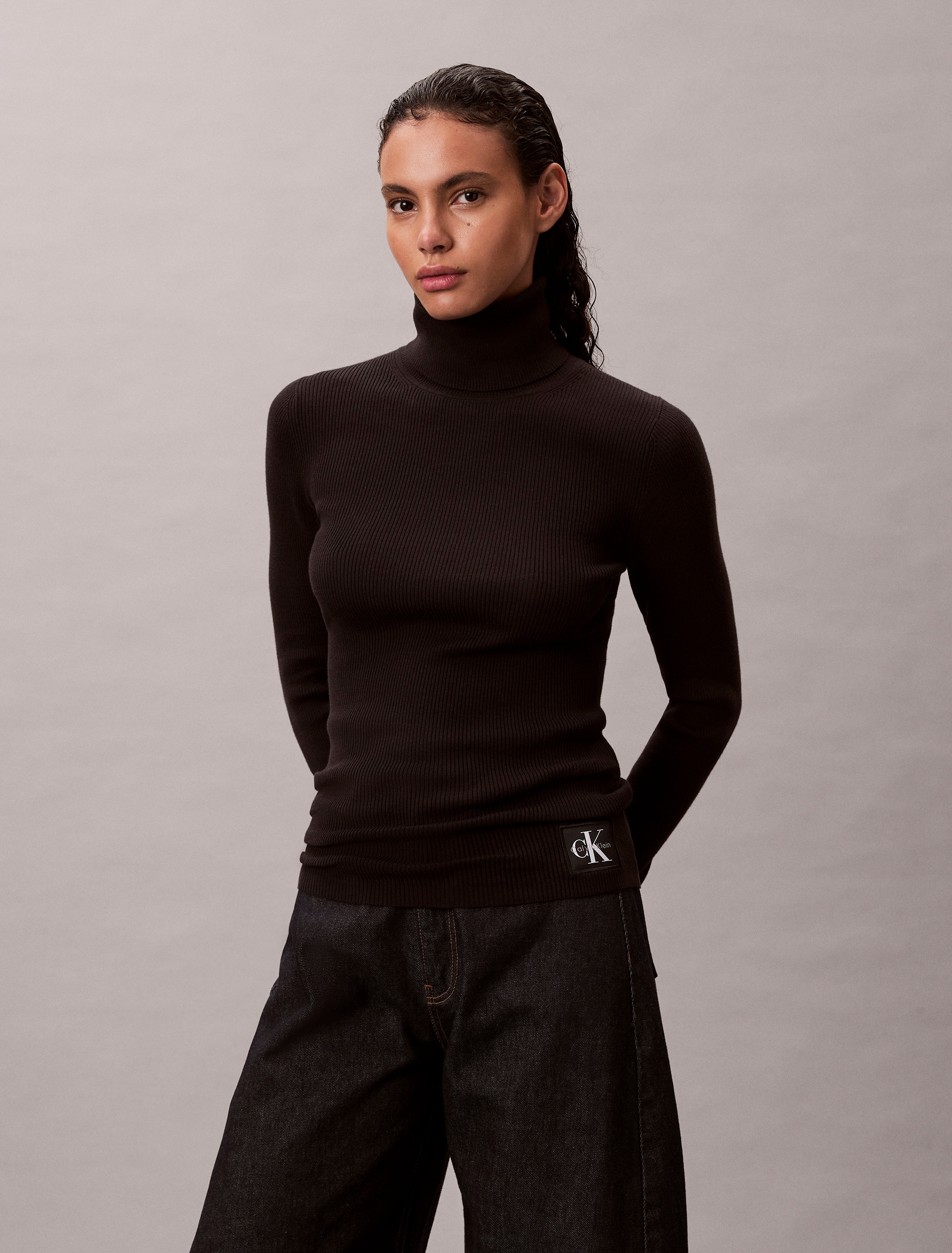 Calvin Klein Jeans Rollkragenpullover Rippstrick, figurbetonte Passform, Markenlabel