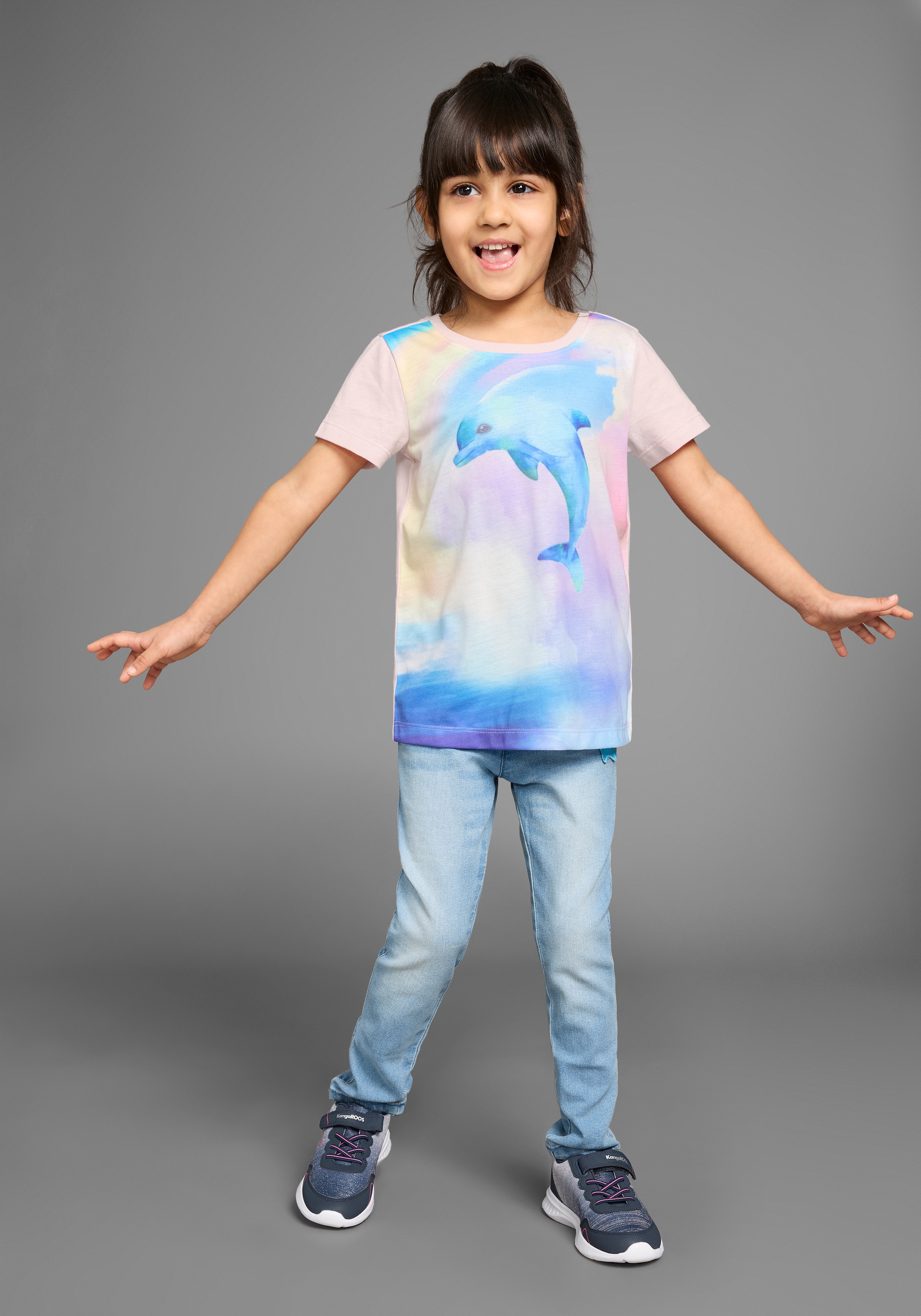 KIDSWORLD T-Shirt »Shirt mit grossem Fotodruck«, T-Shirt mit süssen Delfin-Fotodruck
