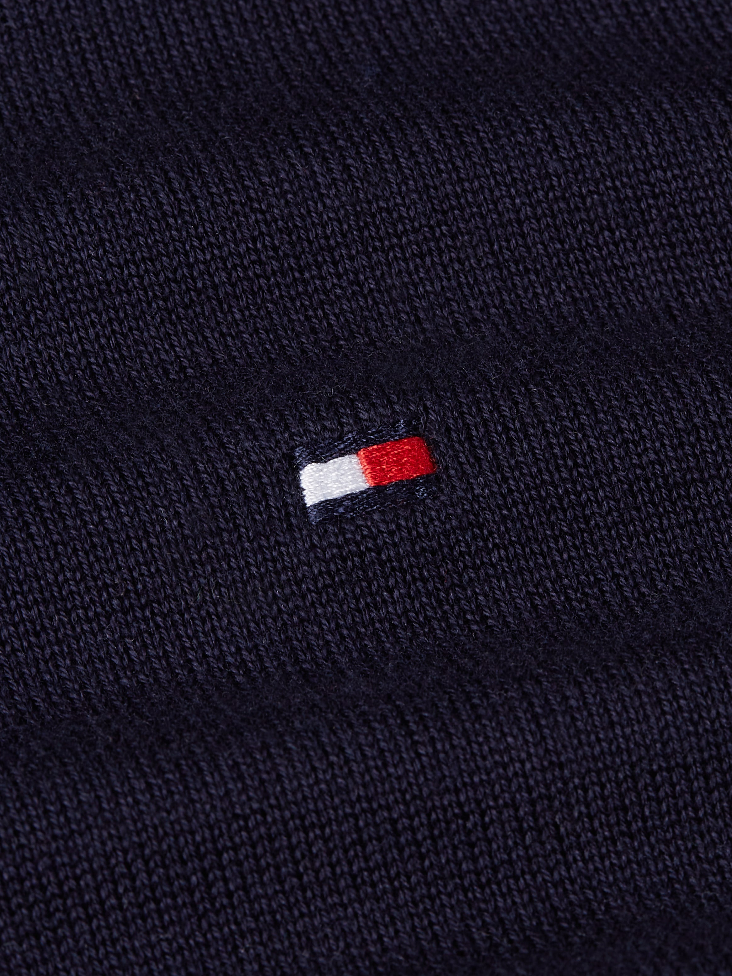 Tommy Hilfiger Strickpullover »ESSENTIAL COTTON V NECK mit V-Ausschnitt und Stickerei«, unifarben, casual, regular fit, Baumwolle, V-Ausschnitt