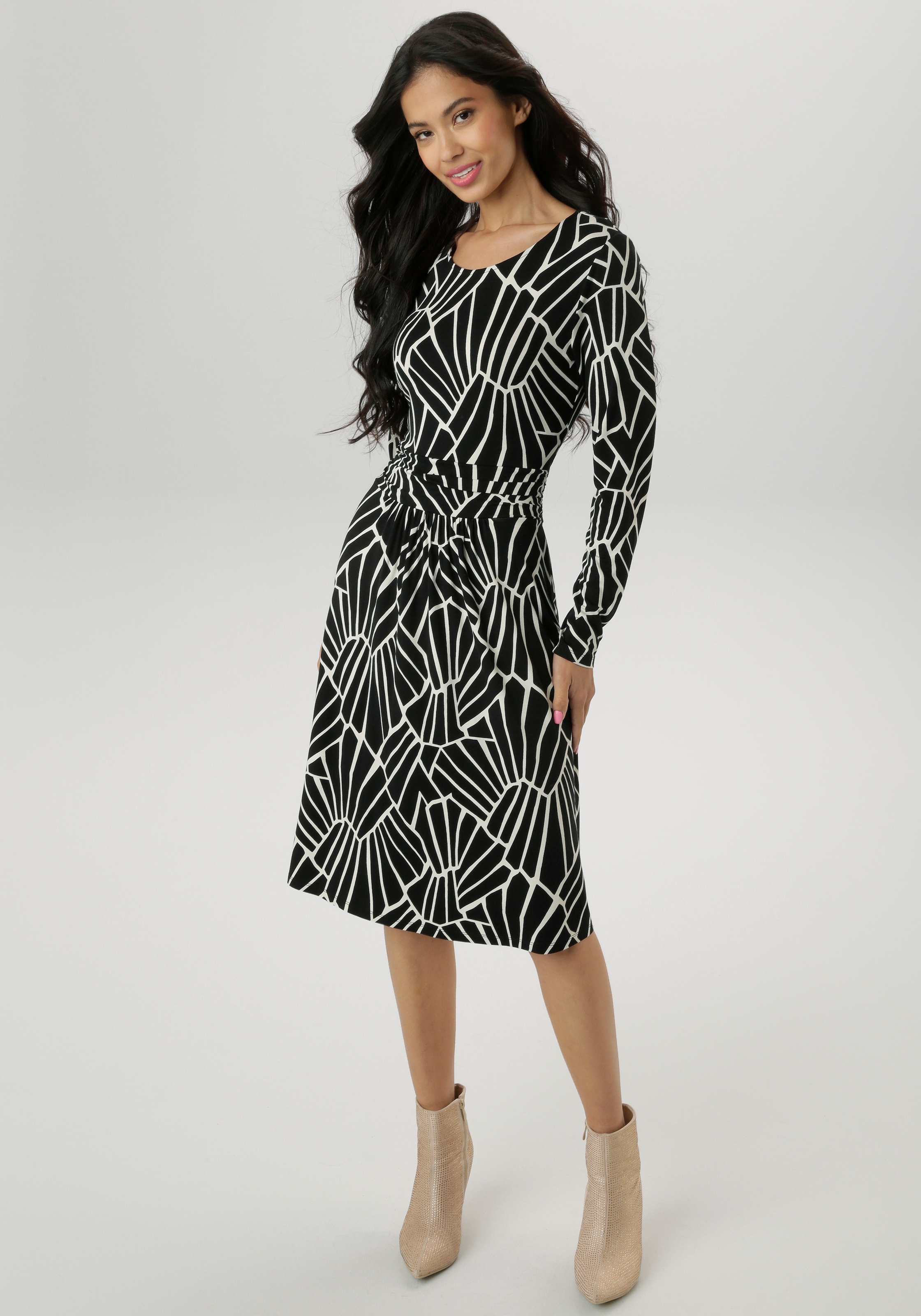 Aniston SELECTED Jerseykleid, im grafischen Musterdessin und gerafftem Taillenbund - NEUE KOLLEKTION