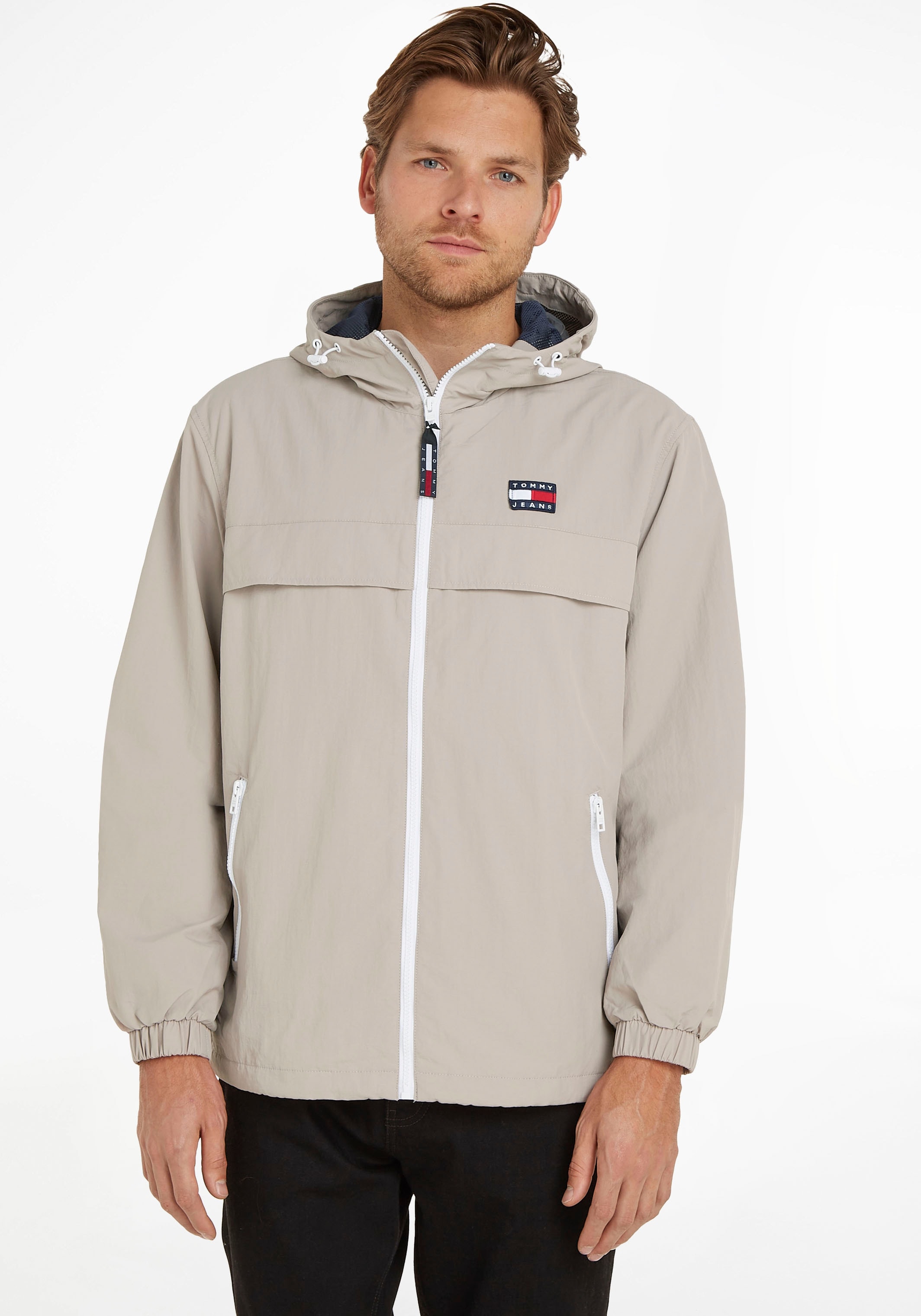 Tommy Jeans Windbreaker »TJM CHICAGO WINDBREAKER«, mit Kapuze, mit Kapuze kaufen