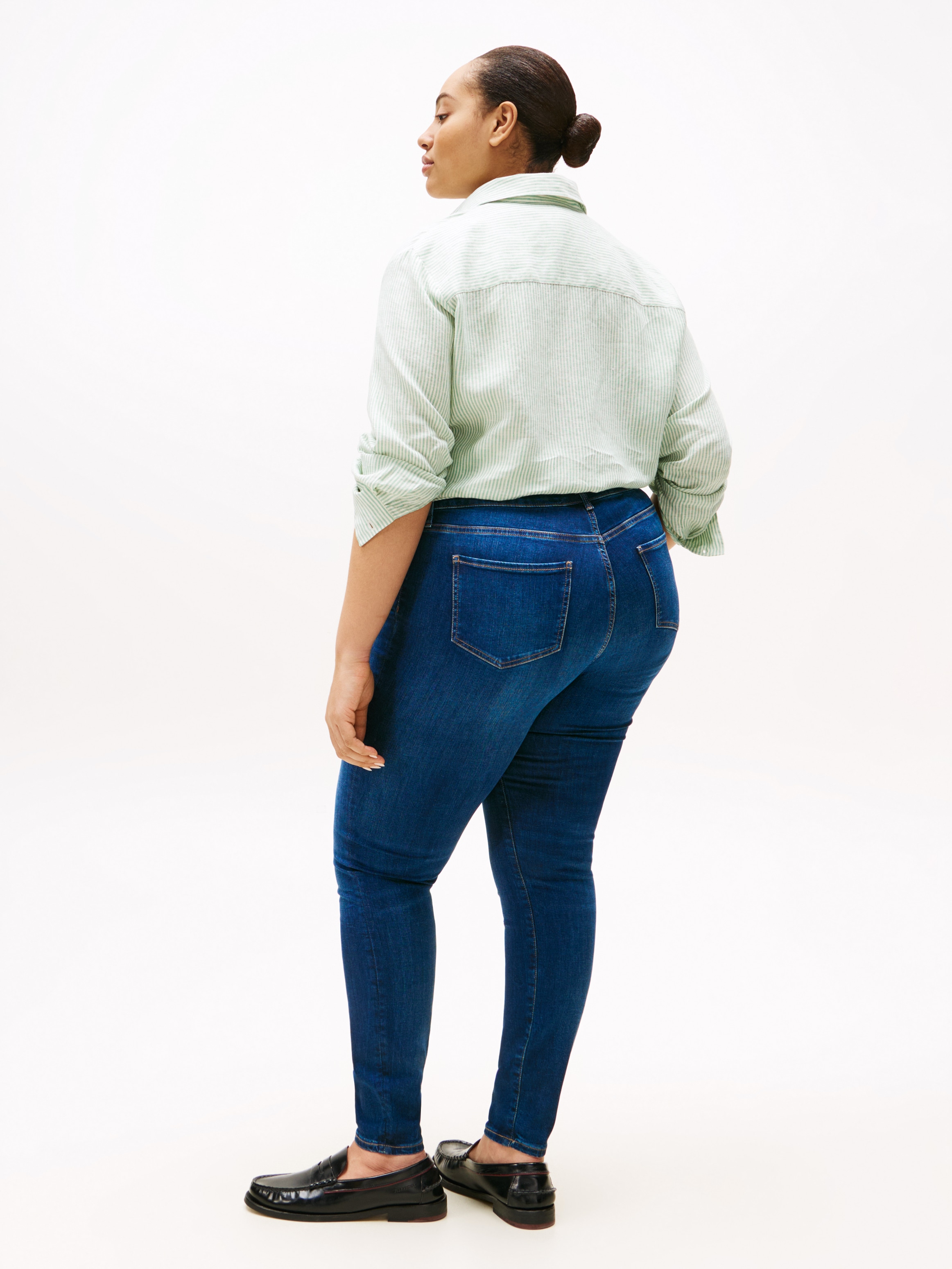 Tommy Hilfiger Curve Skinny-fit-Jeans »CRV HARLEM SKINNY RW NEW DOREEN«, in Grossen Grössen, Tommy Jeans Logo-Badge, stoned wash Optik