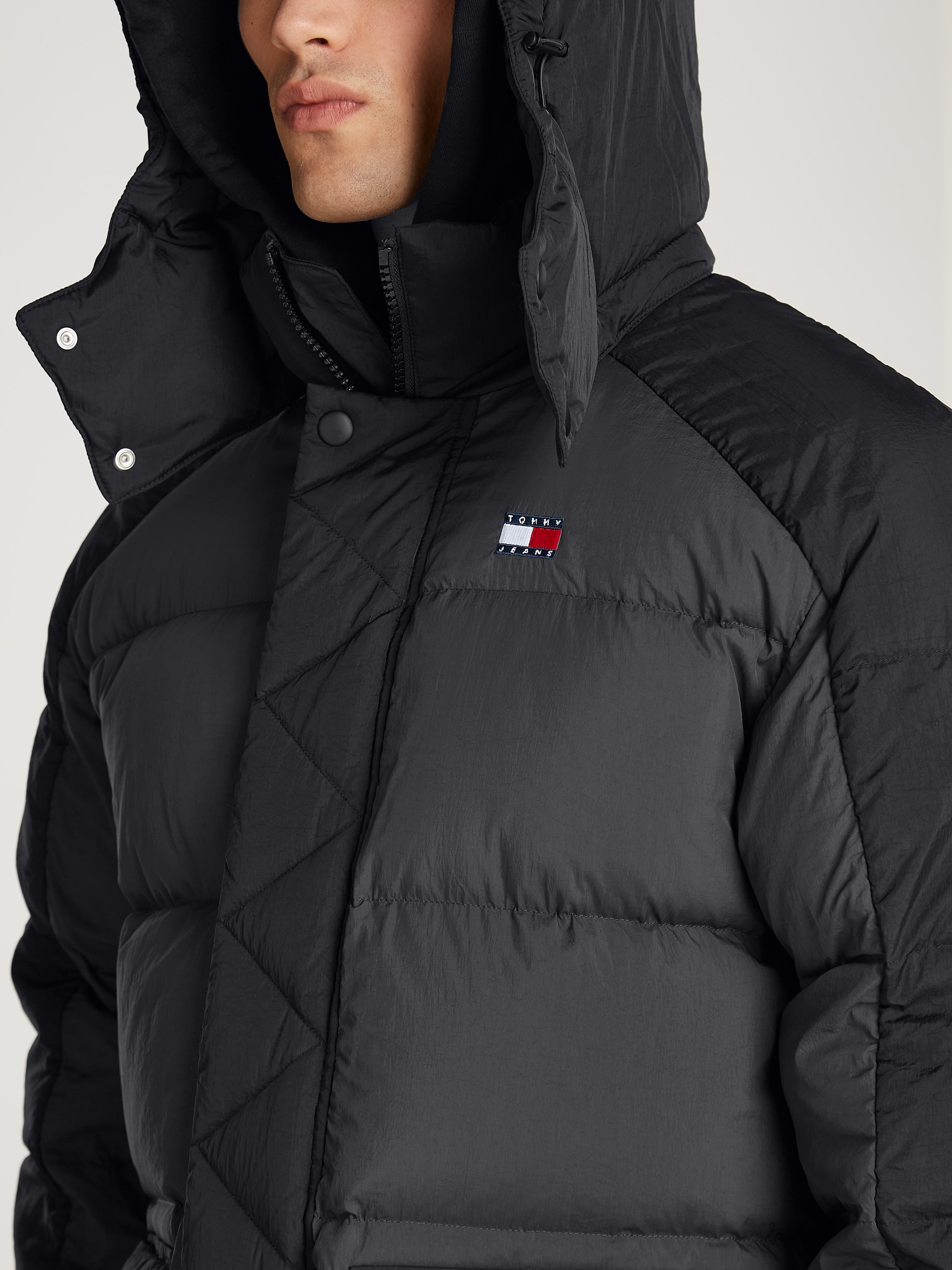 Tommy Jeans Steppmantel »TJM TWO TONE PARKA«, kontrastfarbene Einsätze