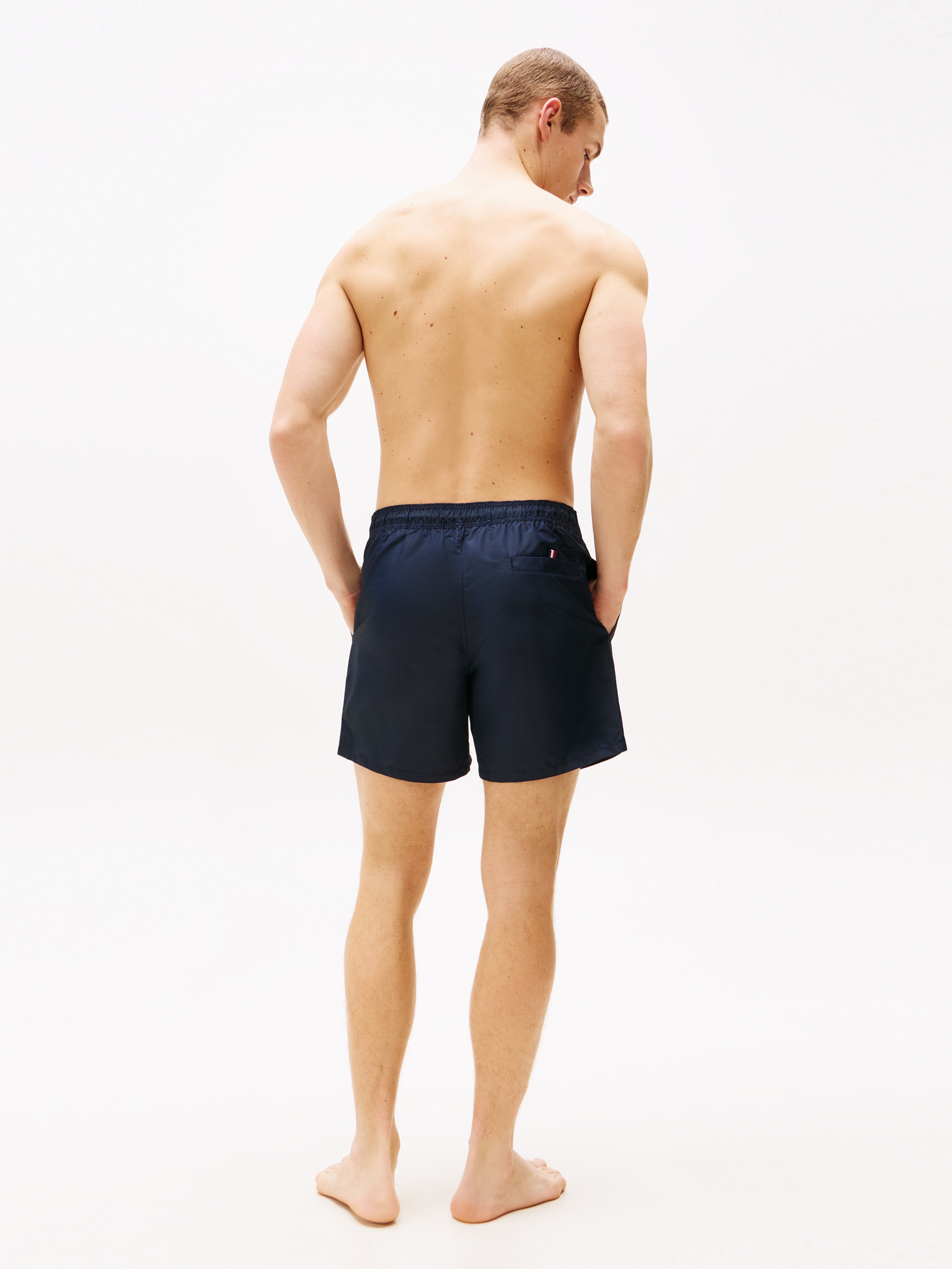 Tommy Hilfiger Swimwear Badeshorts »MEDIUM DRAWSTRING«, mit Logostickerei an der Hüfte