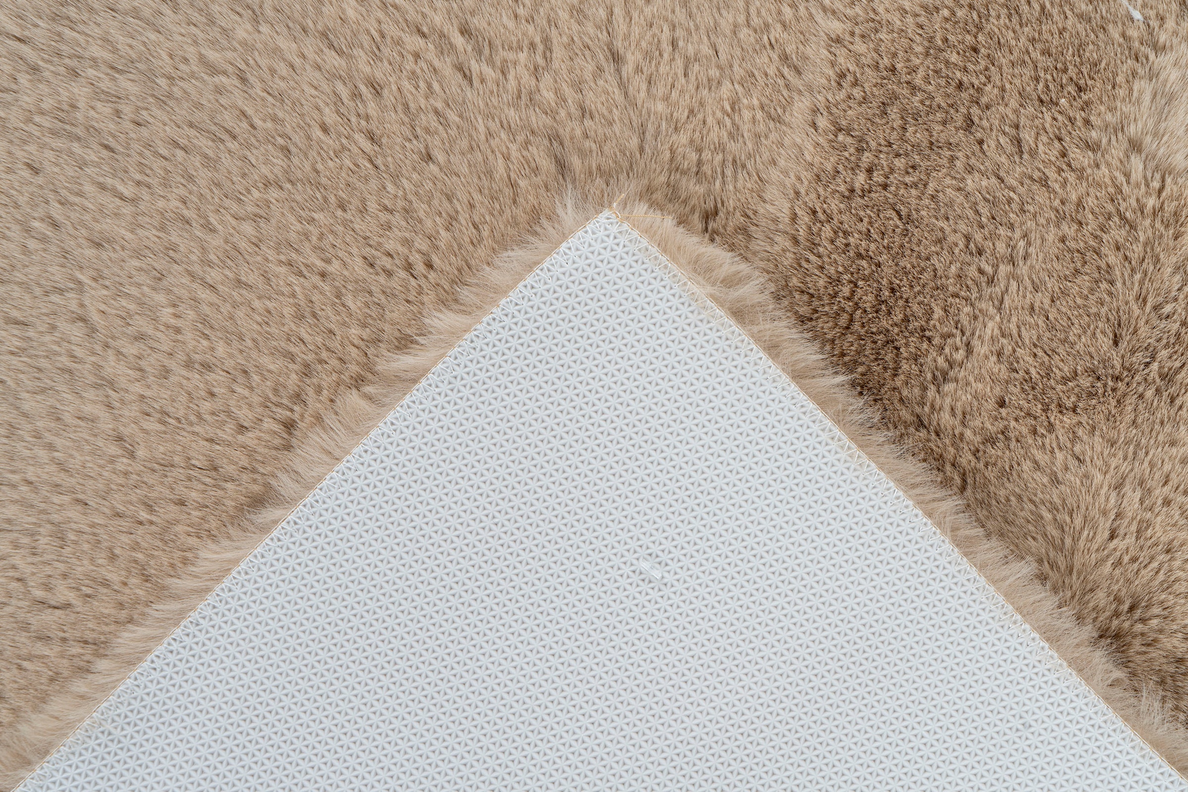 Kayoom Badematte »Rabbit Light«, rutschhemmend beschichtet, fussbodenheizungsgeeignet, weiche Kaninchenfell Haptik, Badezimmer, Kinderzimmer, Schlafzimmer