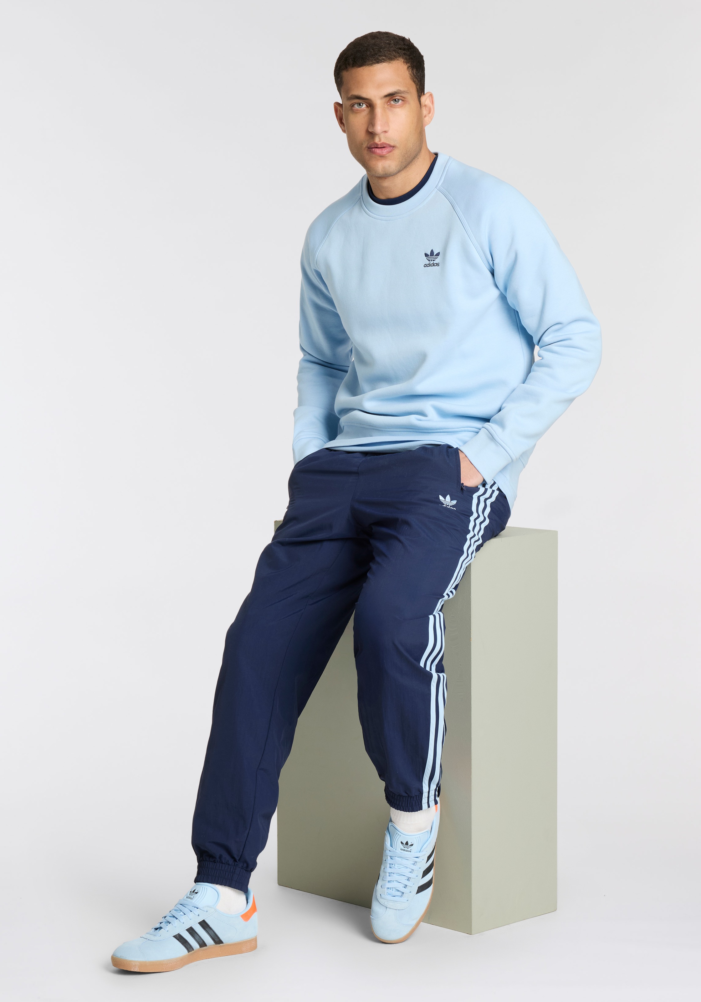 adidas Originals Sweatshirt »ESS CREW«, Essentials Pullover, weiche Innenseite