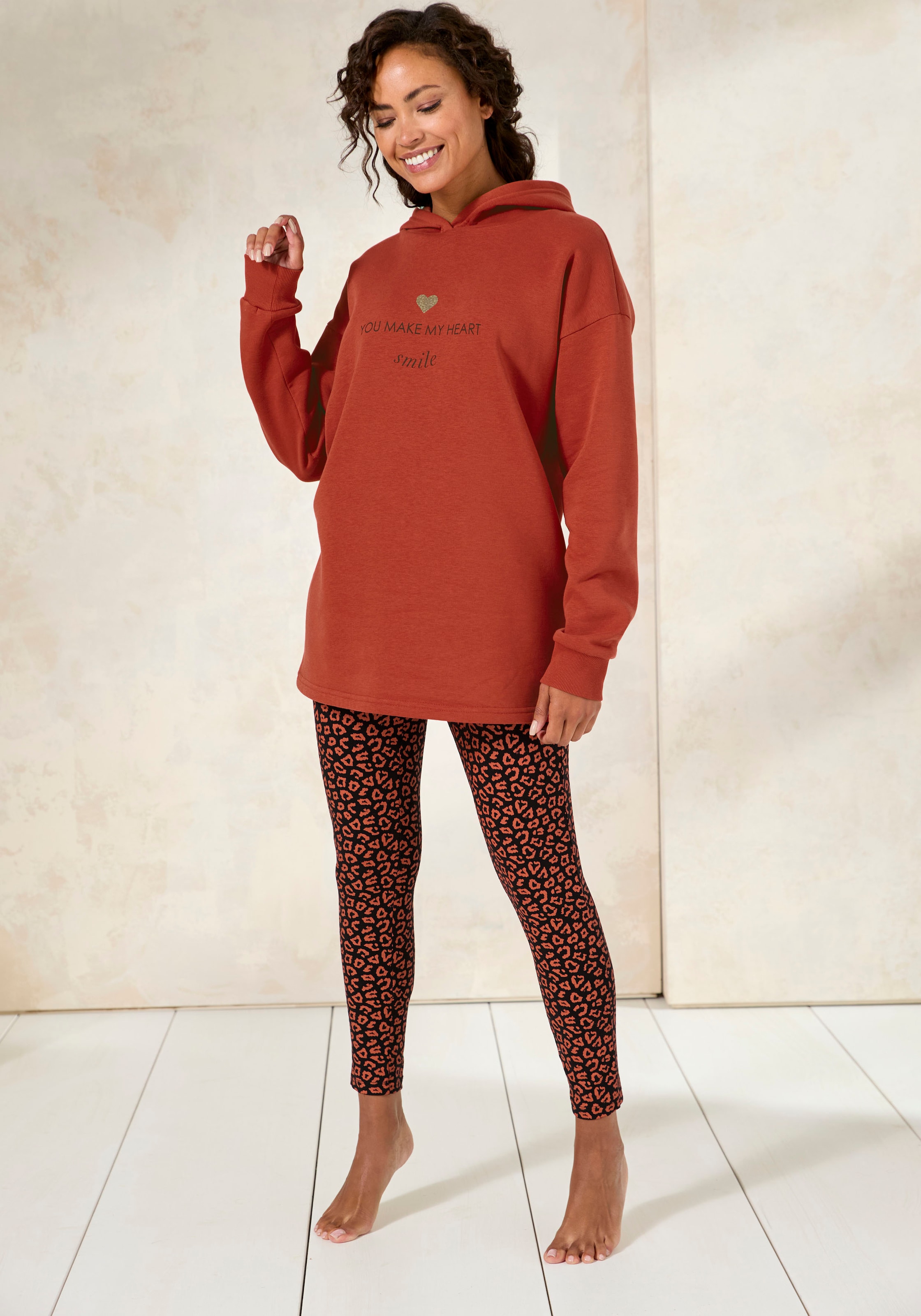 LASCANA Hoodie, Lounge-/Kapuzenpullover mit Print vorne, Loungewear