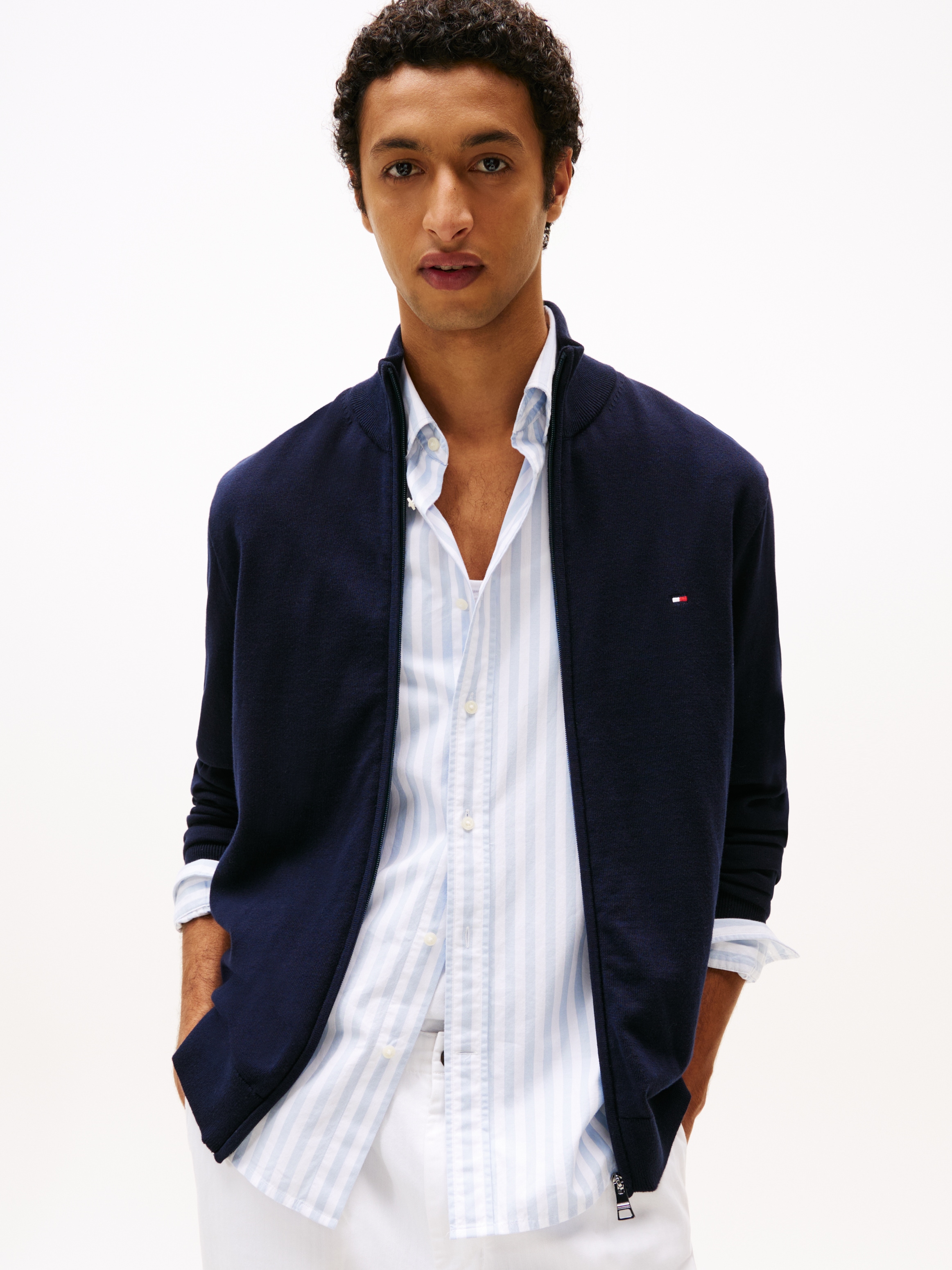 Tommy Hilfiger Strickjacke »ESSENTIAL COTTON ZIP THRU«, mit Logostickerei