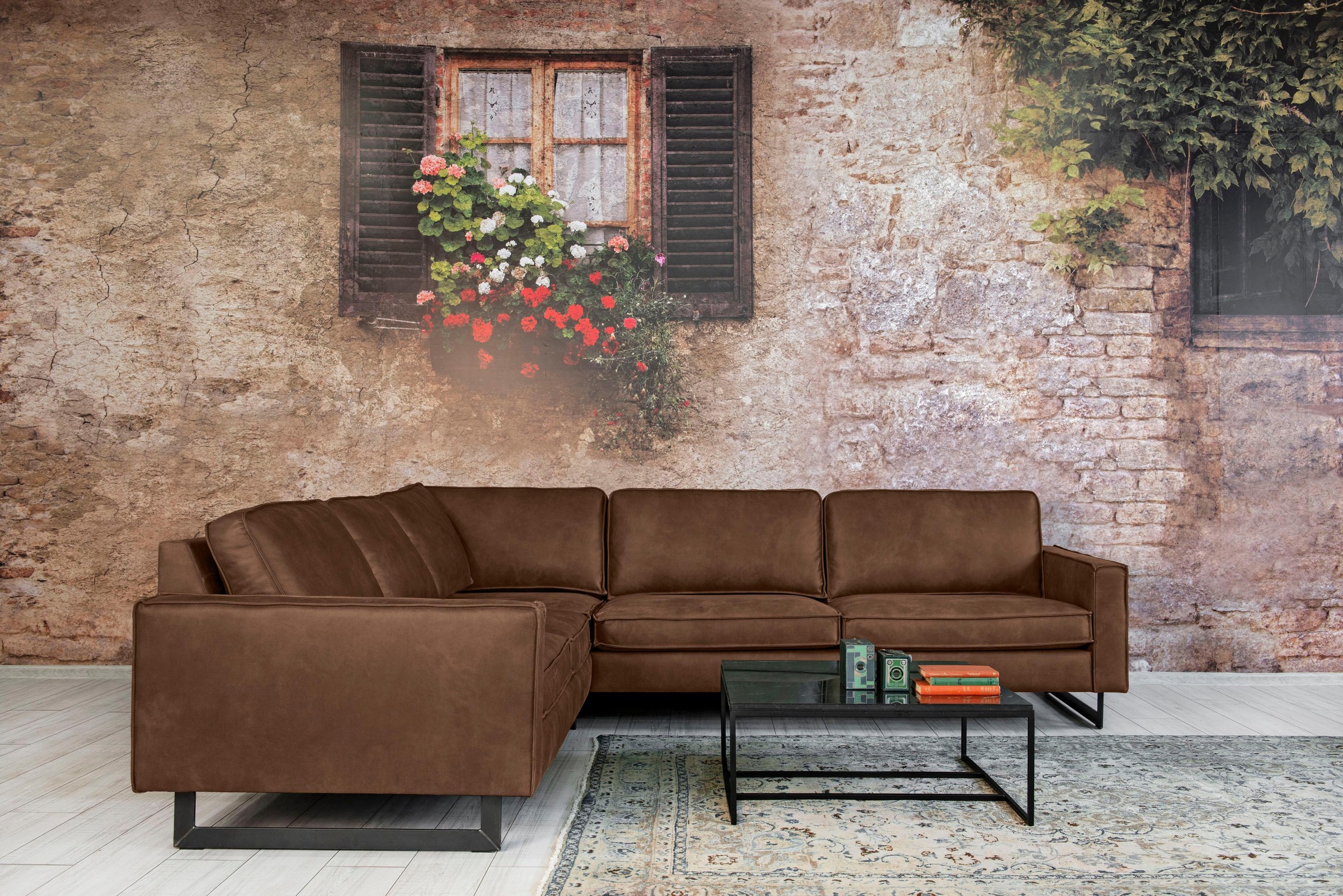 Places of Style Ecksofa »Pinto, XXL, 250/290 cm, langer Schenkel, Ottomane«, Cord, Chenille, Lederoptik, mit Keder, Metallfüsse, Wellenunterfederung