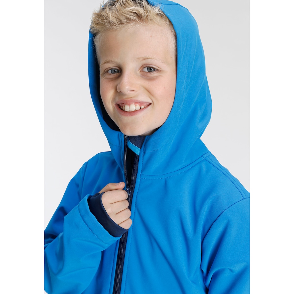 KIDSWORLD Softshelljacke »mit kontrastfarbenen Details«, mit Kapuze, und Reflektoren