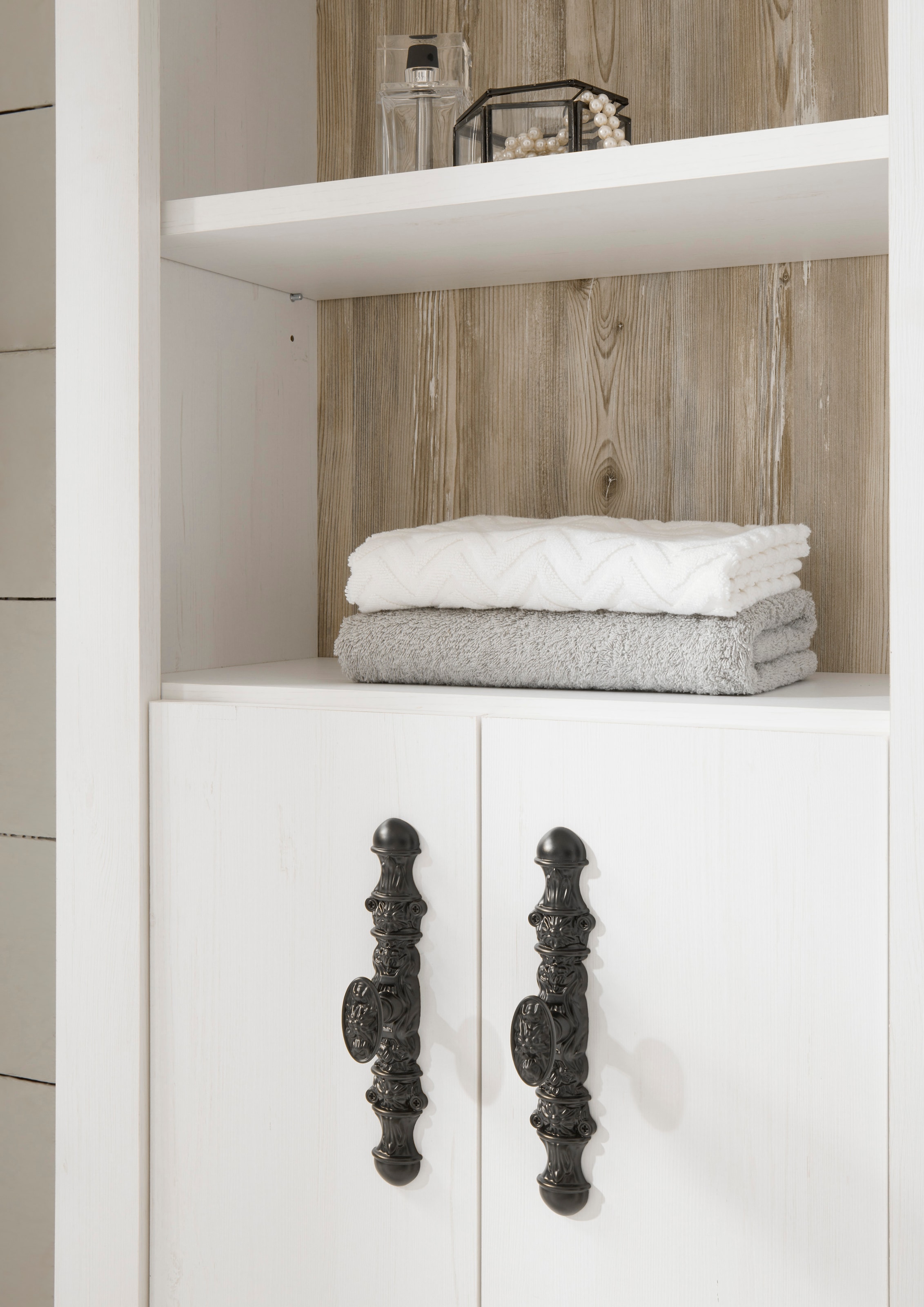 Home affaire Badmöbel-Set »Florenz, Bad im Landhausstil, 4-teiliges Badezimmer«, (4 St.), Waschtisch, Schränke und Spiegel mit Ablage, in Pinie Weiss, Stauraum