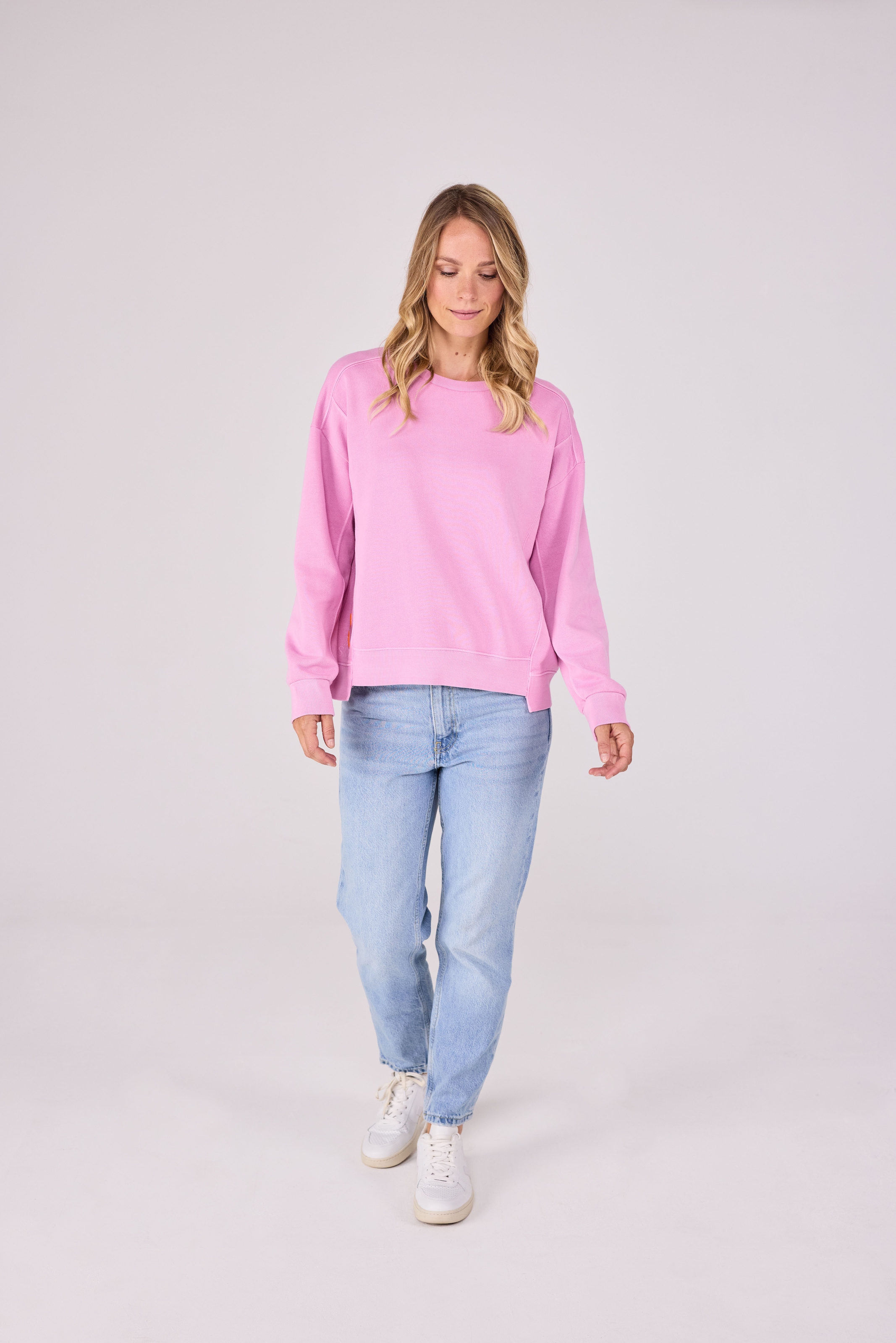 Lieblingsstück Sweatshirt »CaleriaL«, mit Stickerei, hinten länger geschnitten
