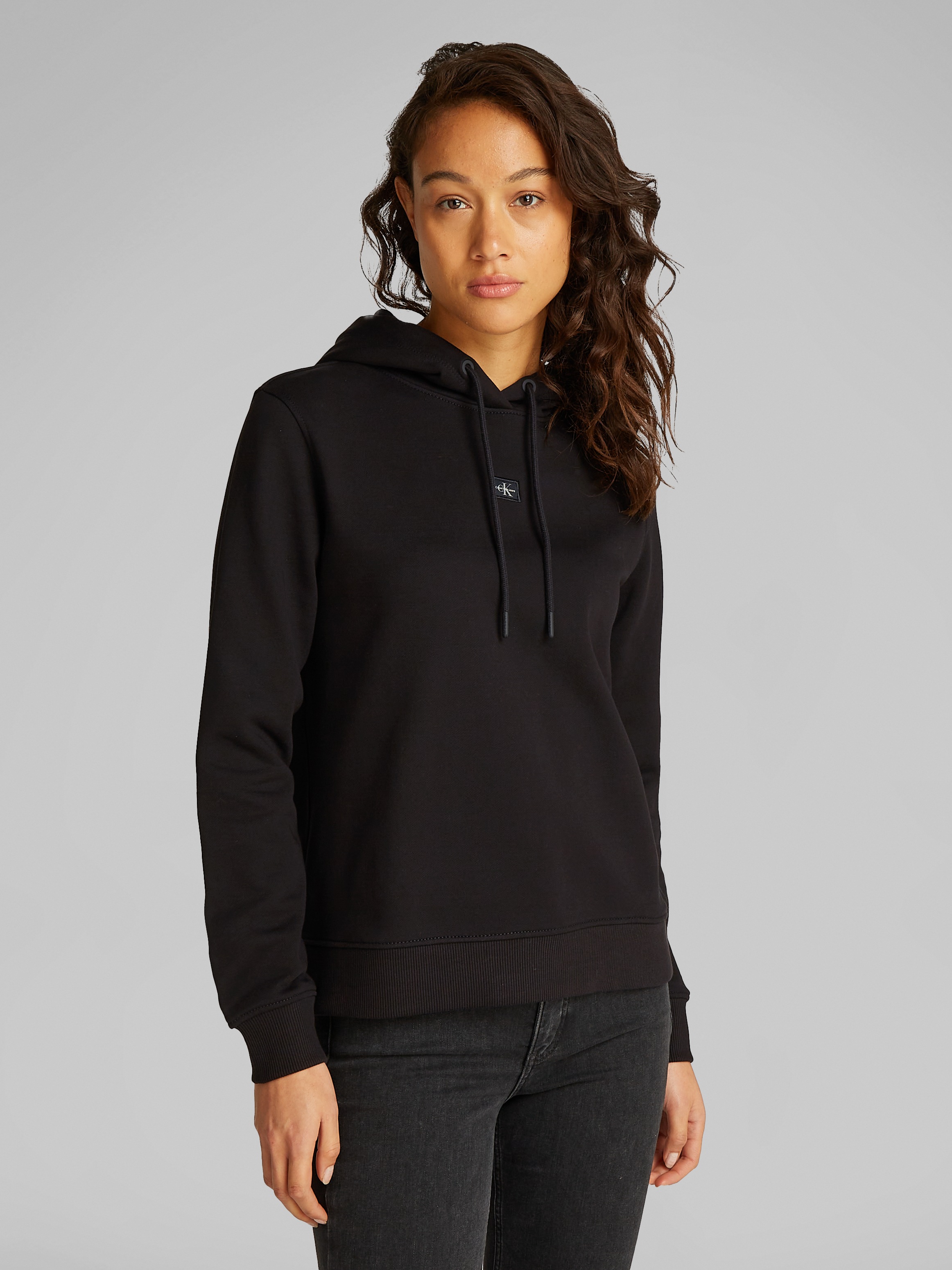 Calvin Klein Jeans Kapuzensweatshirt »WOVEN LABEL REGULAR HOODIE«, mit kleinem Logo-Patch
