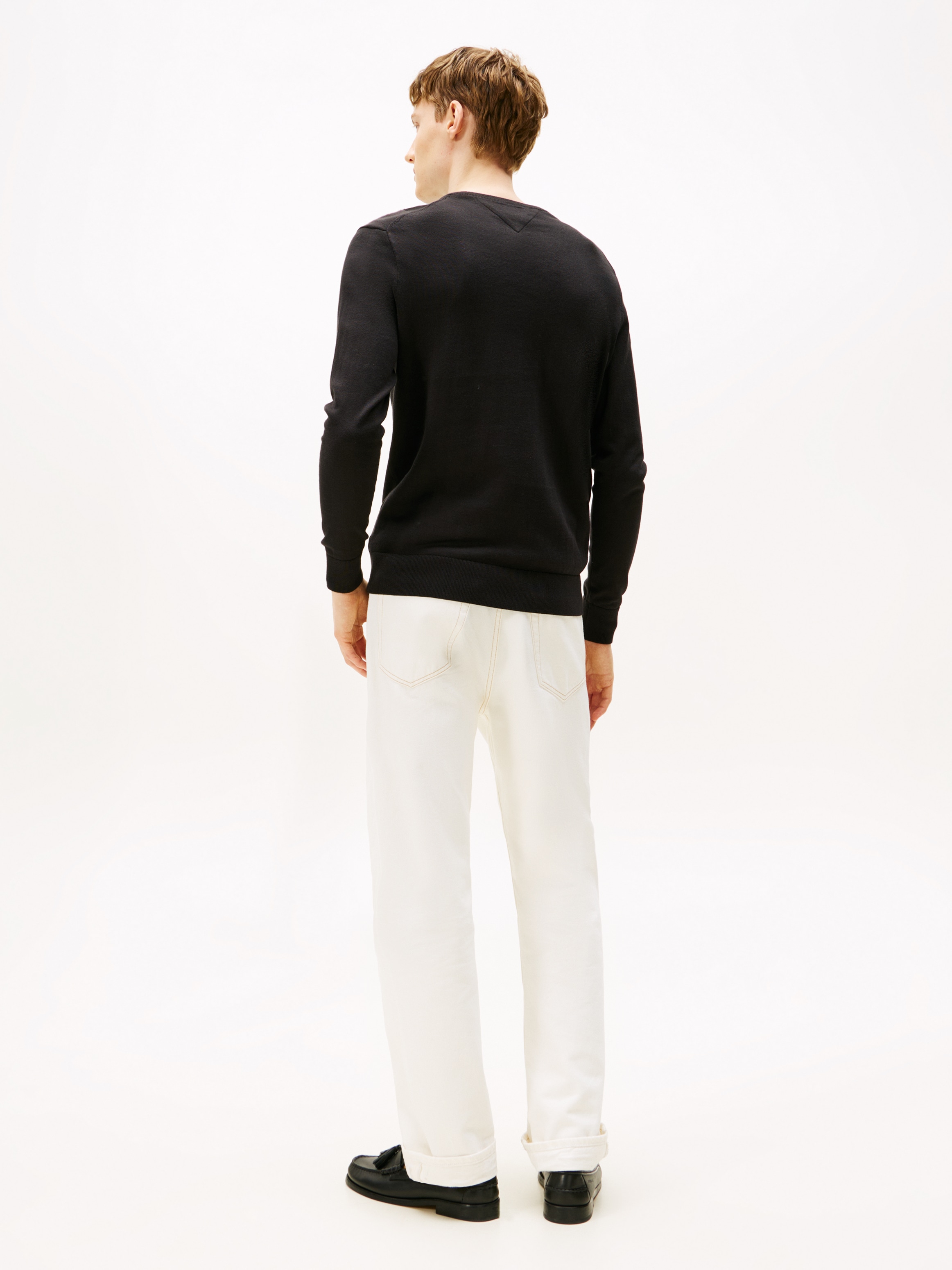 Tommy Hilfiger Strickpullover »ESSENTIAL COTTON V NECK mit V-Ausschnitt und Stickerei«, unifarben, casual, regular fit, Baumwolle, V-Ausschnitt