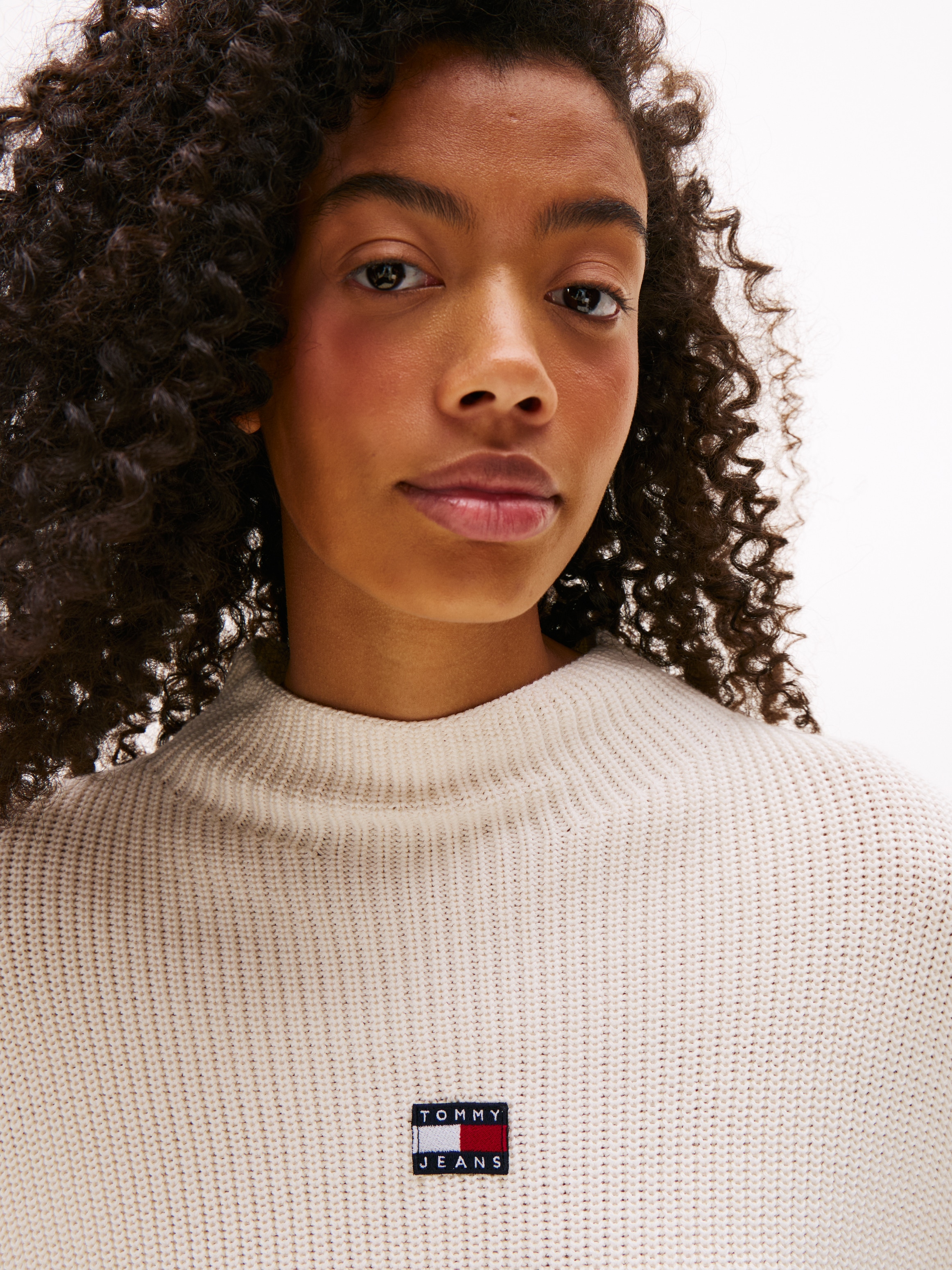 Tommy Jeans Stehkragenpullover »TJW MOCKNECK BADGE SWEATER«