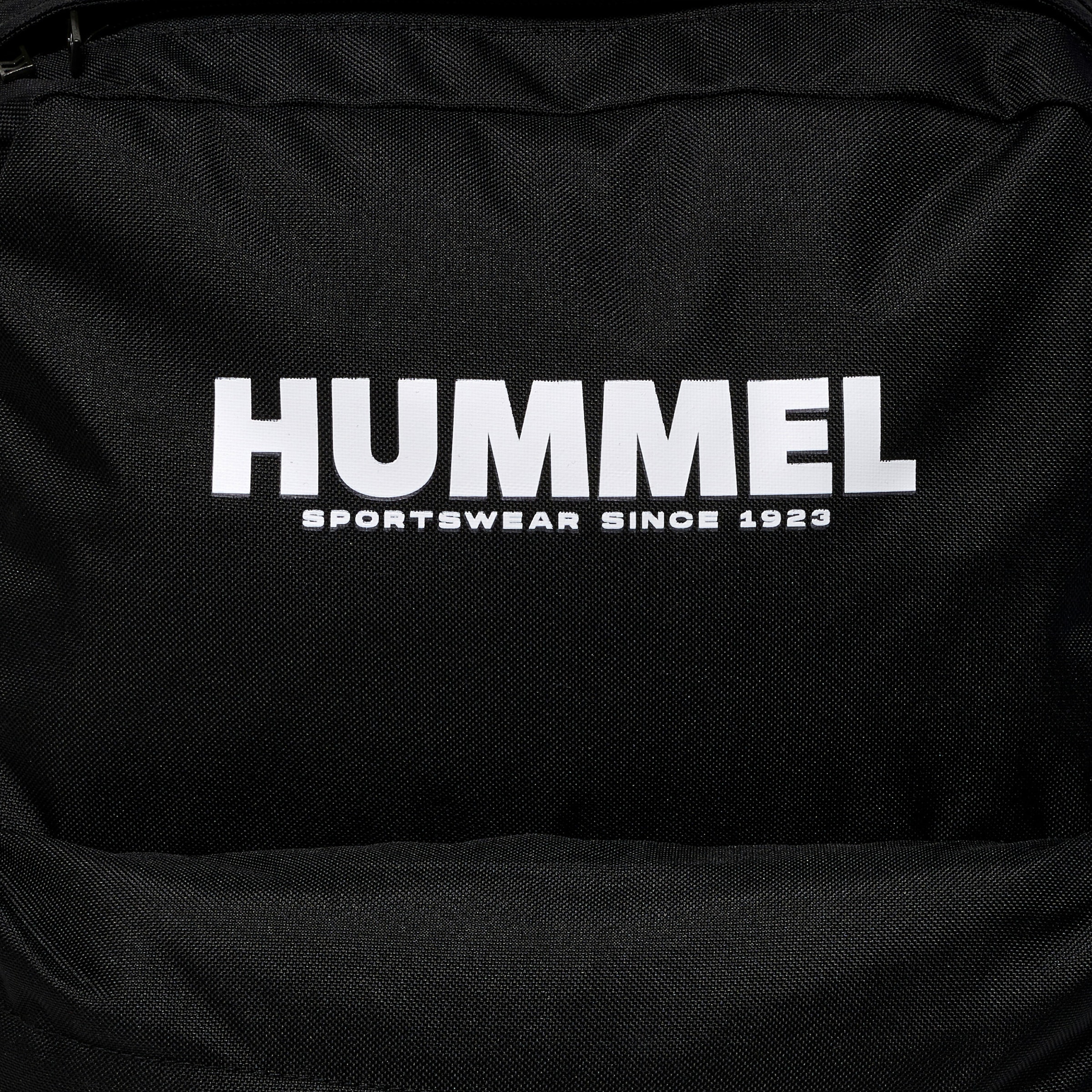 hummel Rucksack »HMLLEGACY CORE BACKPACK«, Asymmetrischer Reissverschlussverlauf