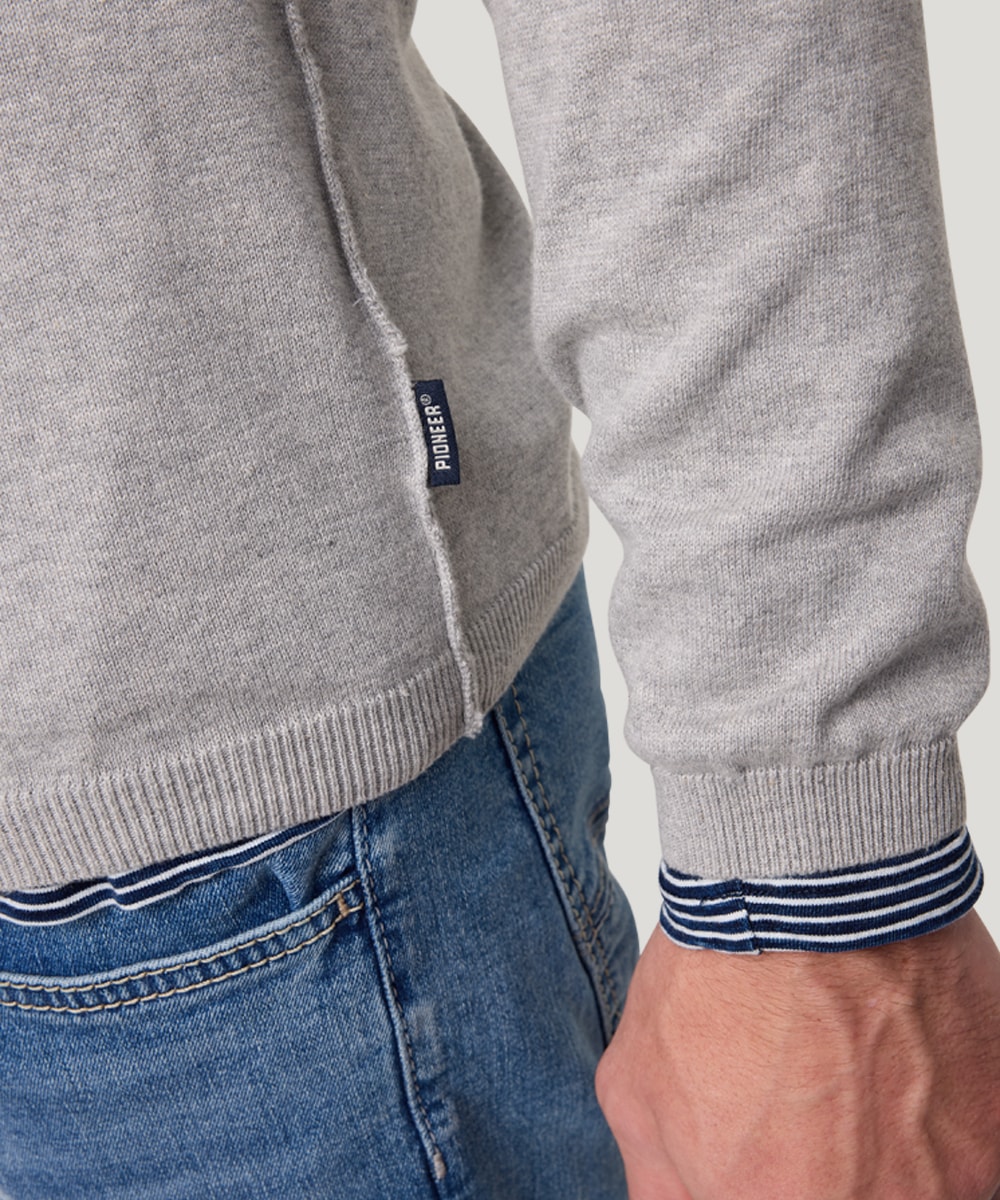 Pioneer Authentic Jeans Rundhalspullover, Ausschnitt mit Rollkante, Aussennähte